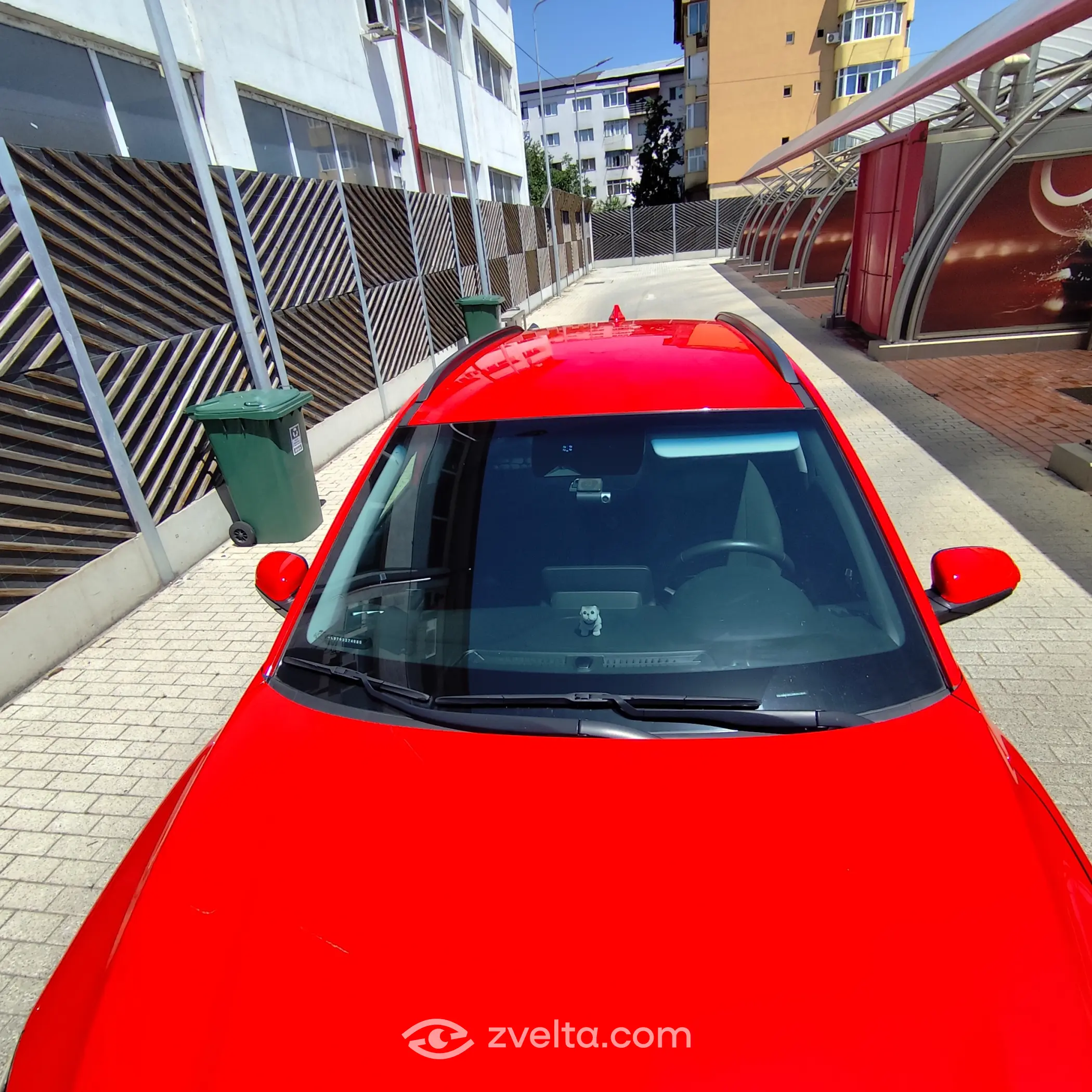 Car photo 8