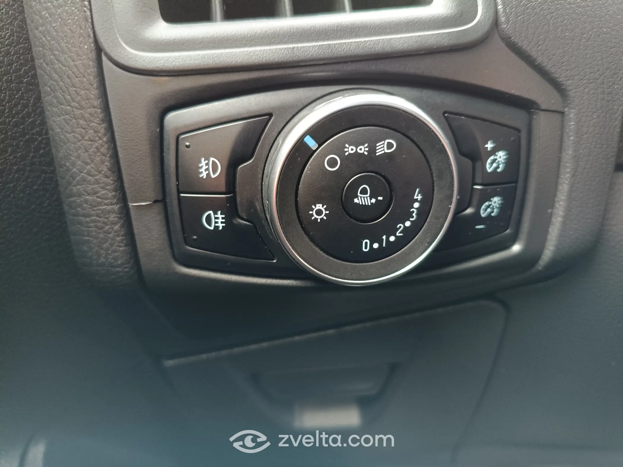 Car photo 14