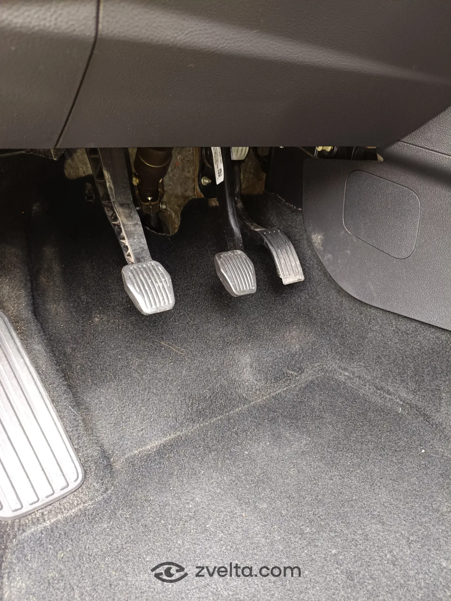 Car photo 11