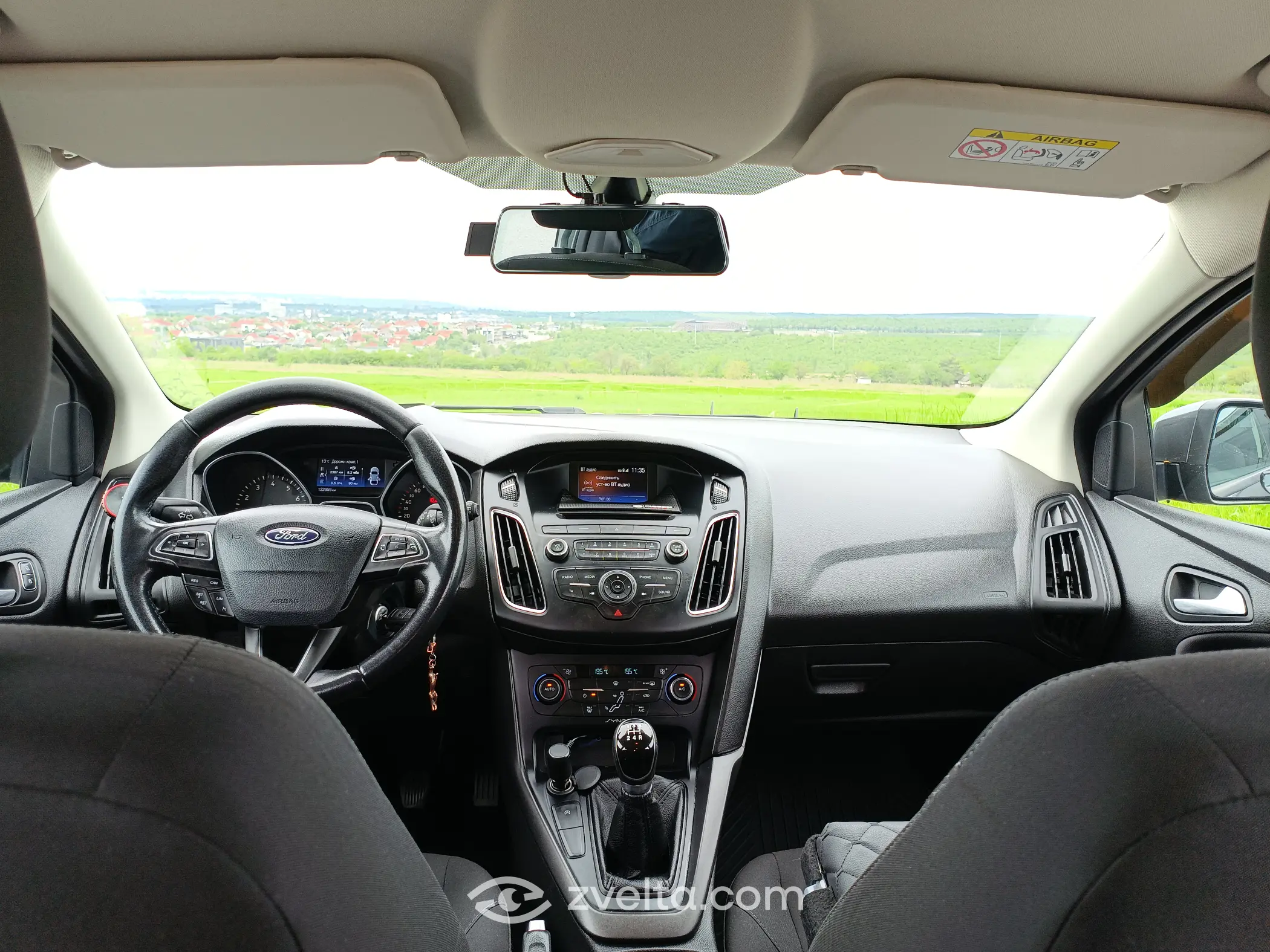Car photo 6