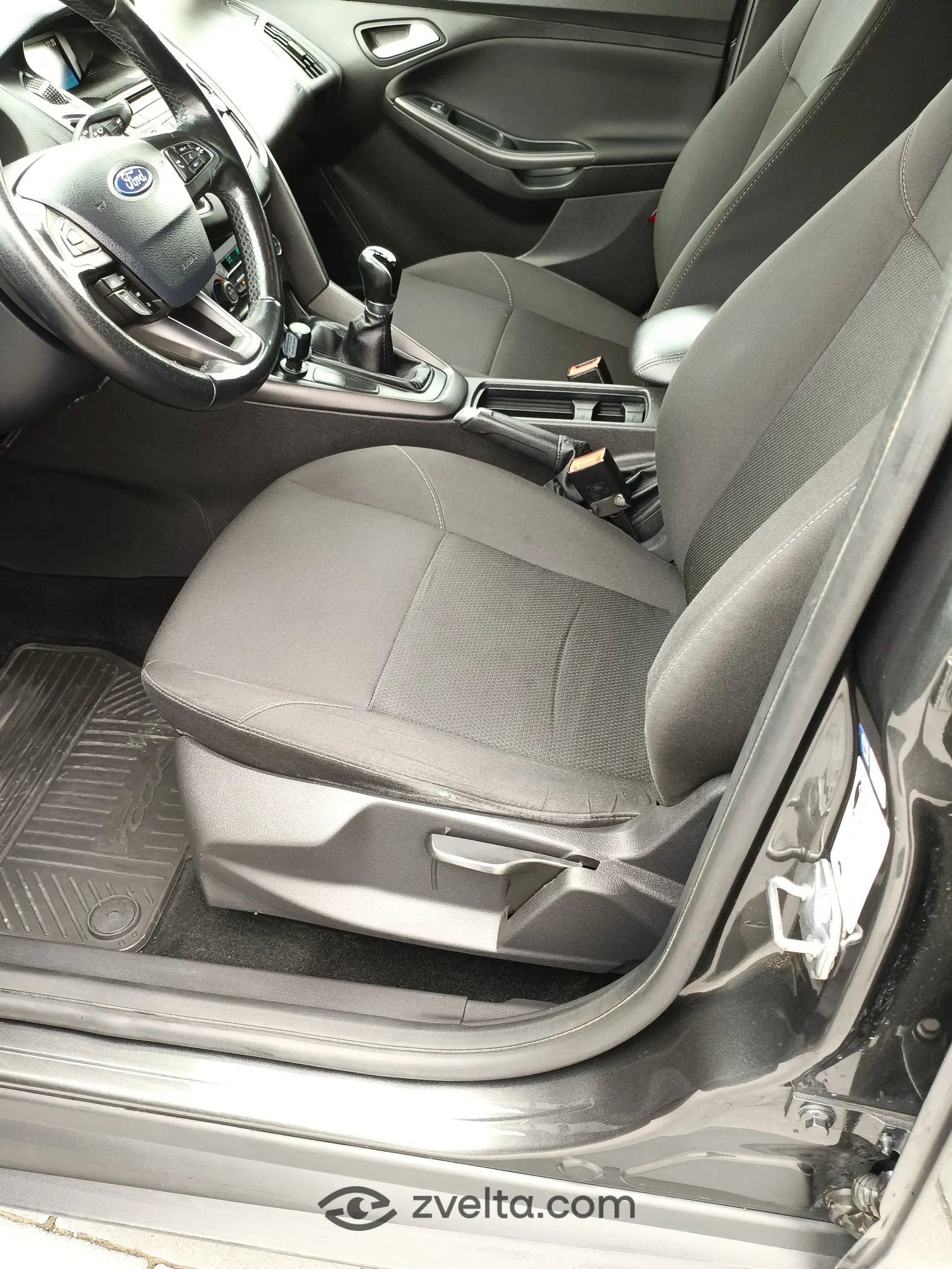 Car photo 10