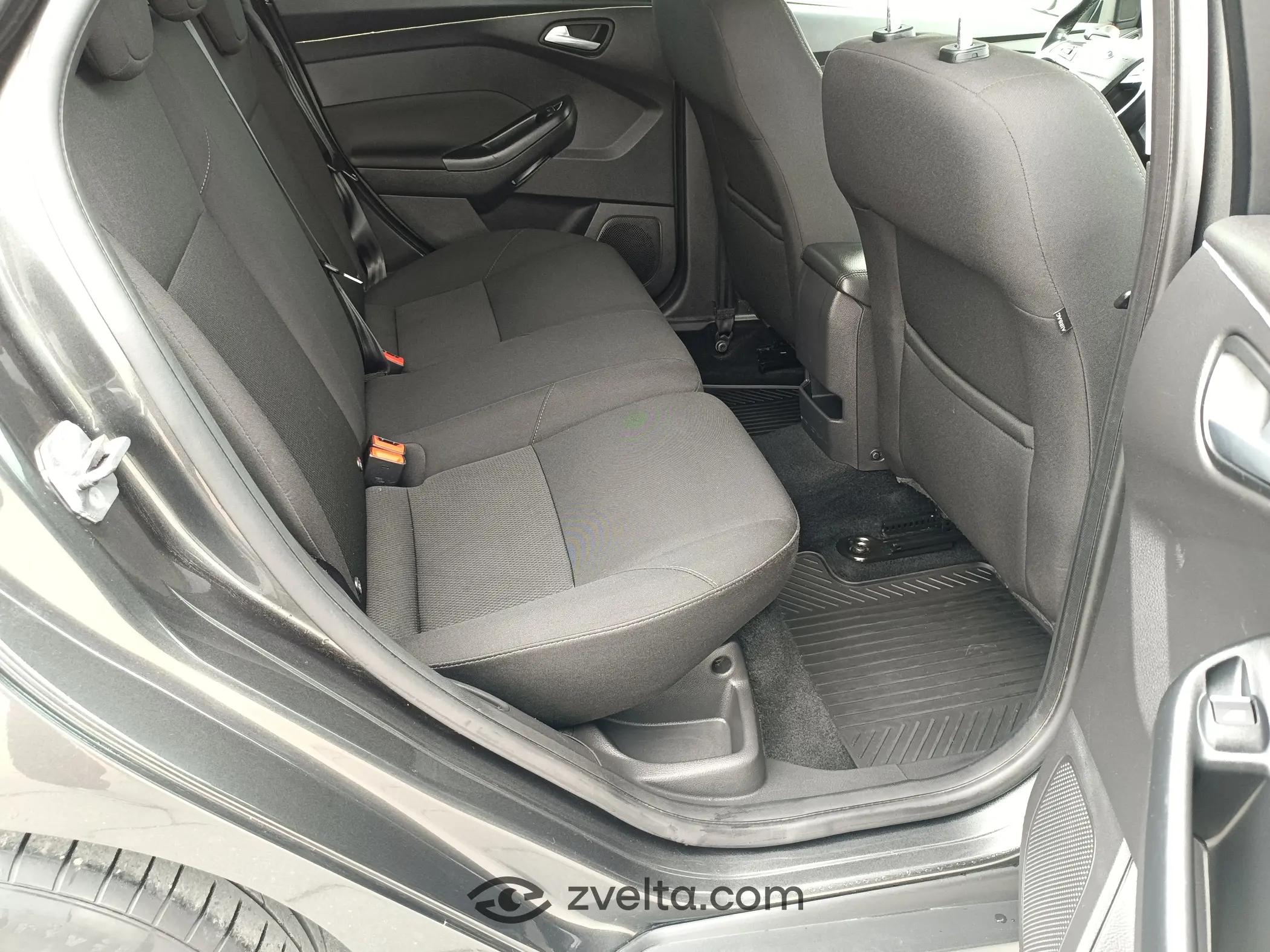 Car photo 8