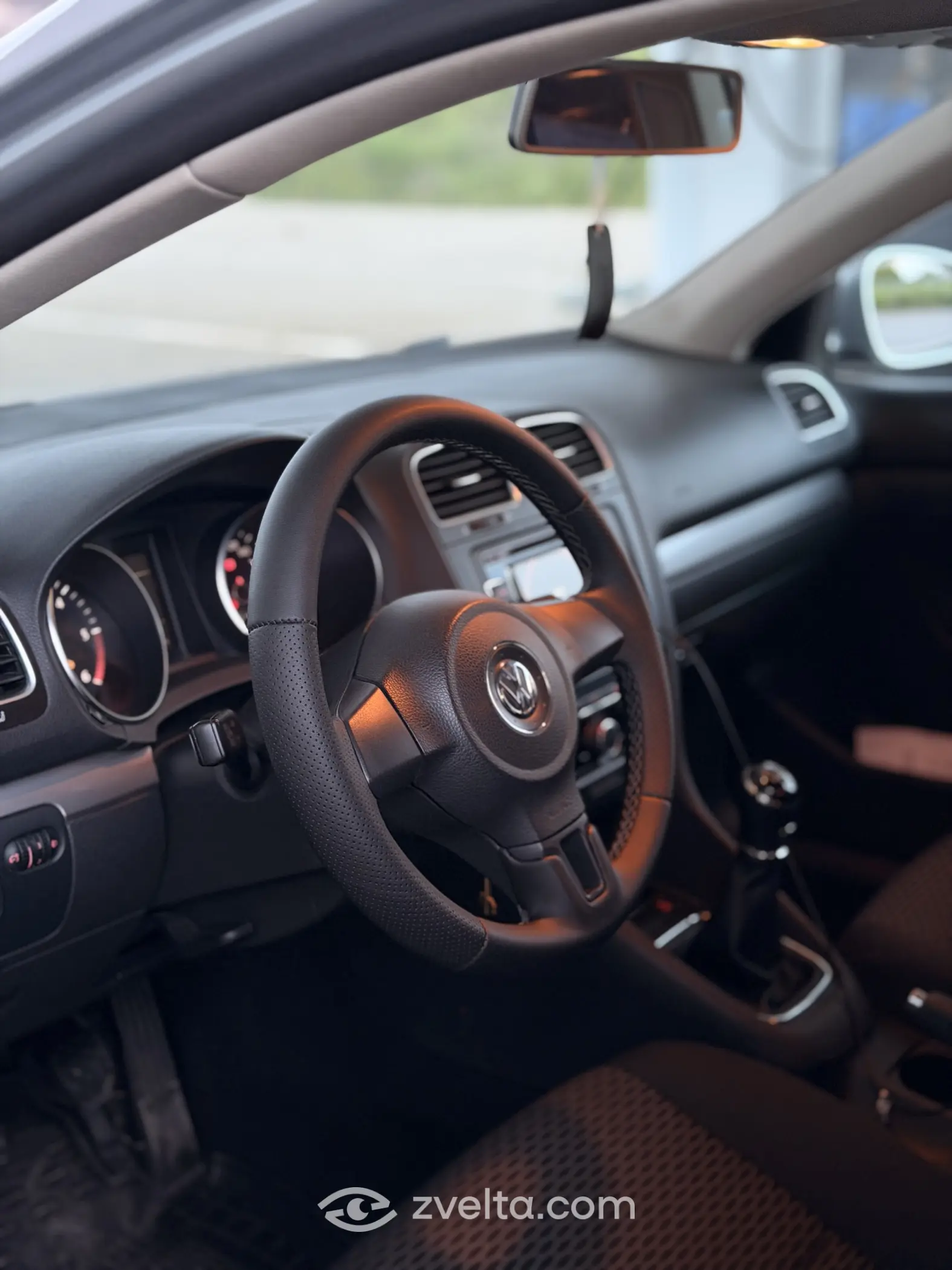 Car photo 6