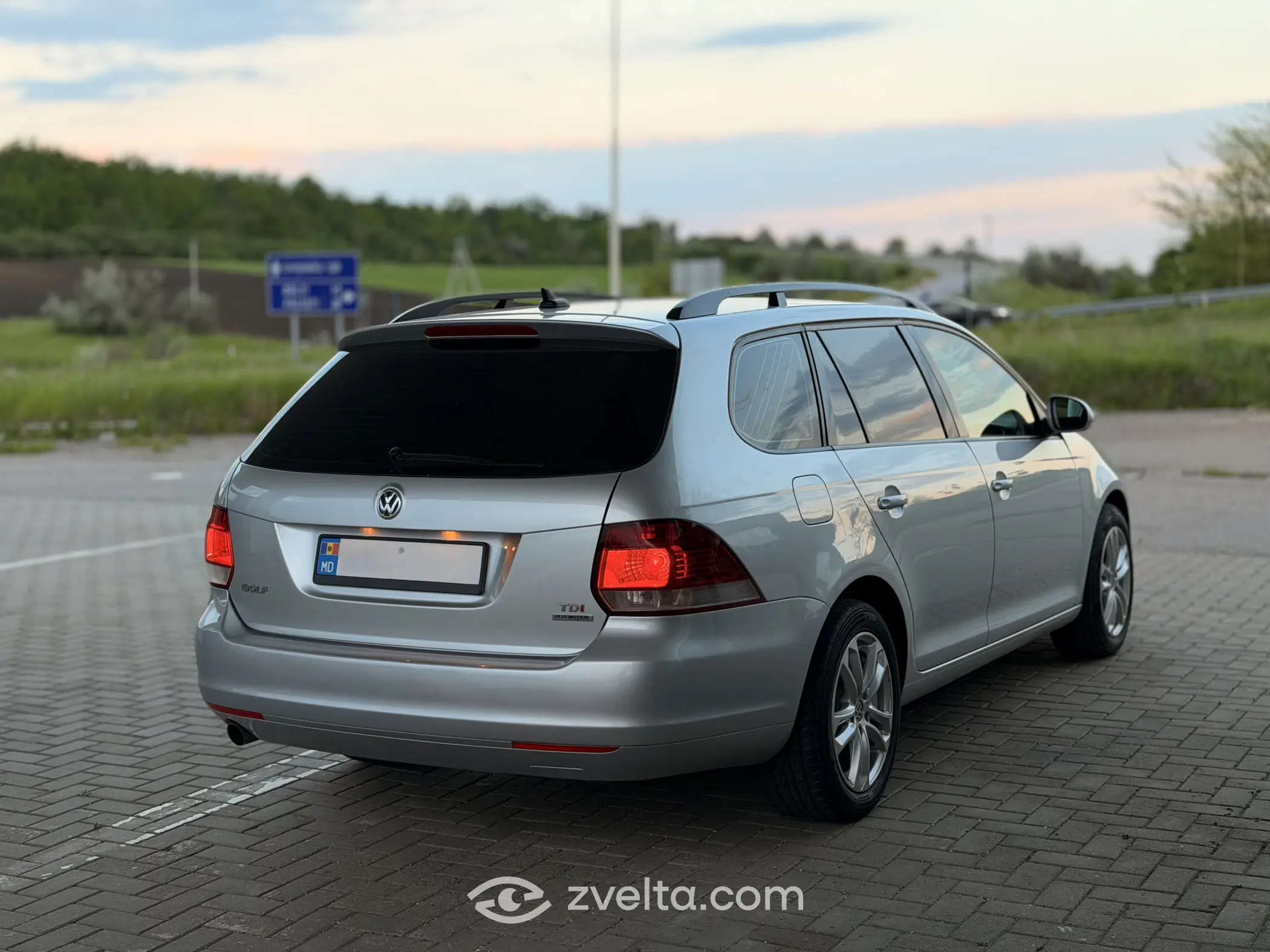 Car photo 9