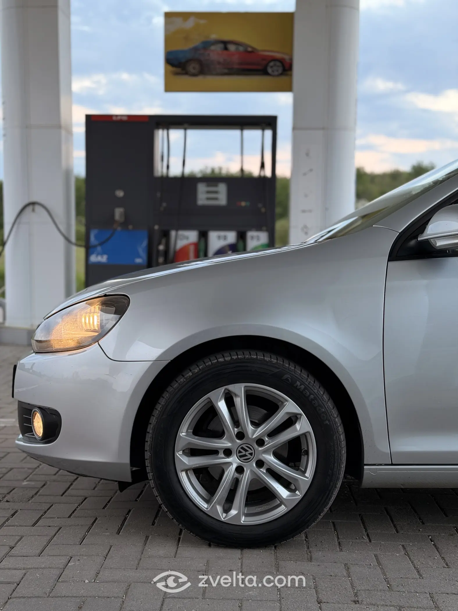 Car photo 8