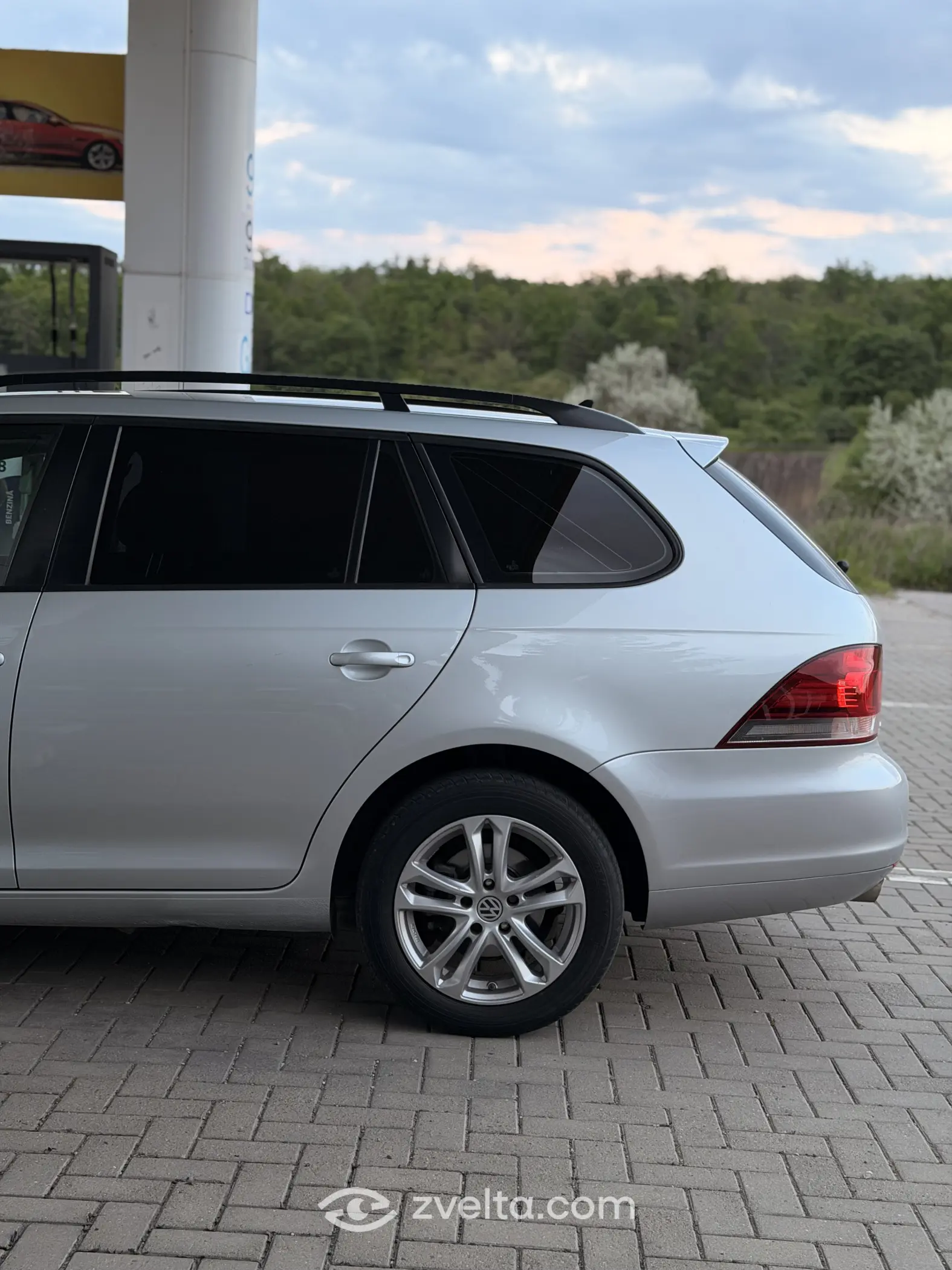 Car photo 10