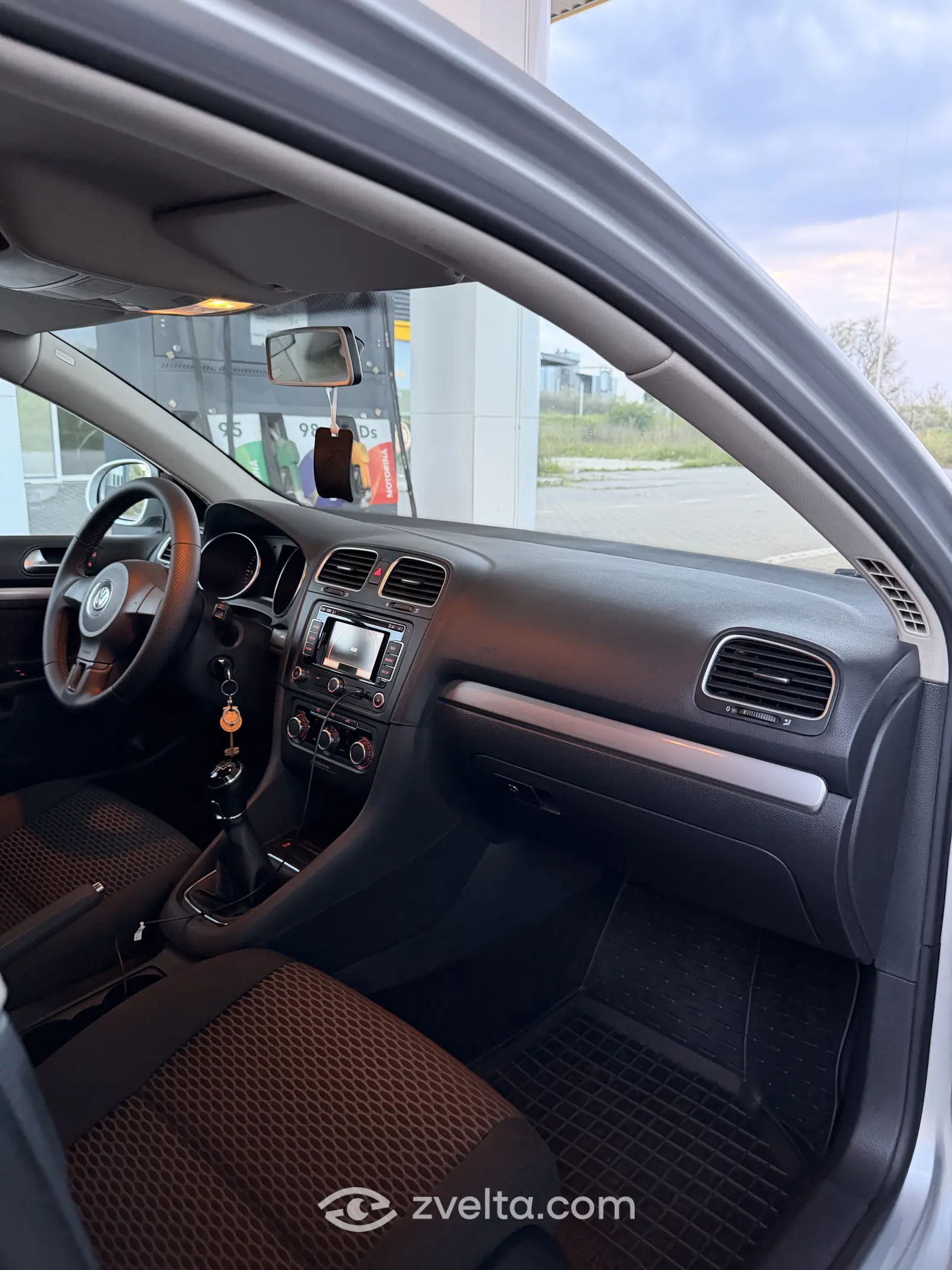 Car photo 5