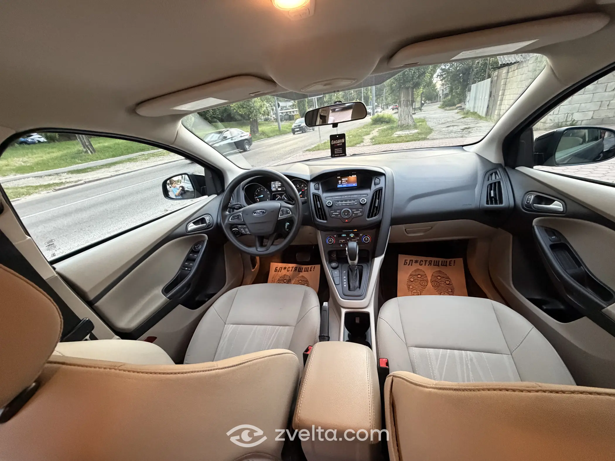 Car photo 9