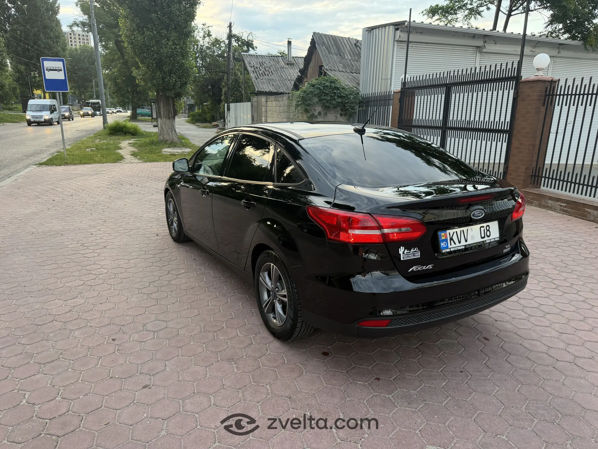 Car photo 4