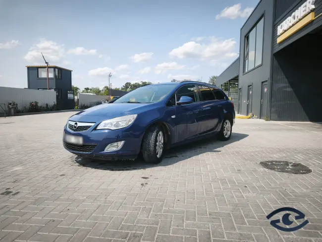 Opel Astra Sport Tourer 2012