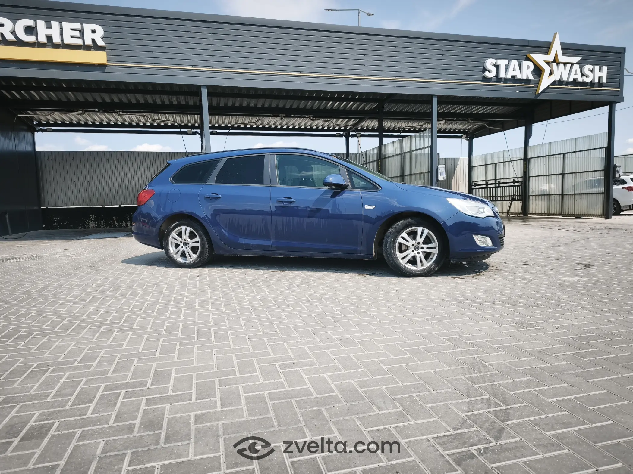 Car photo 3