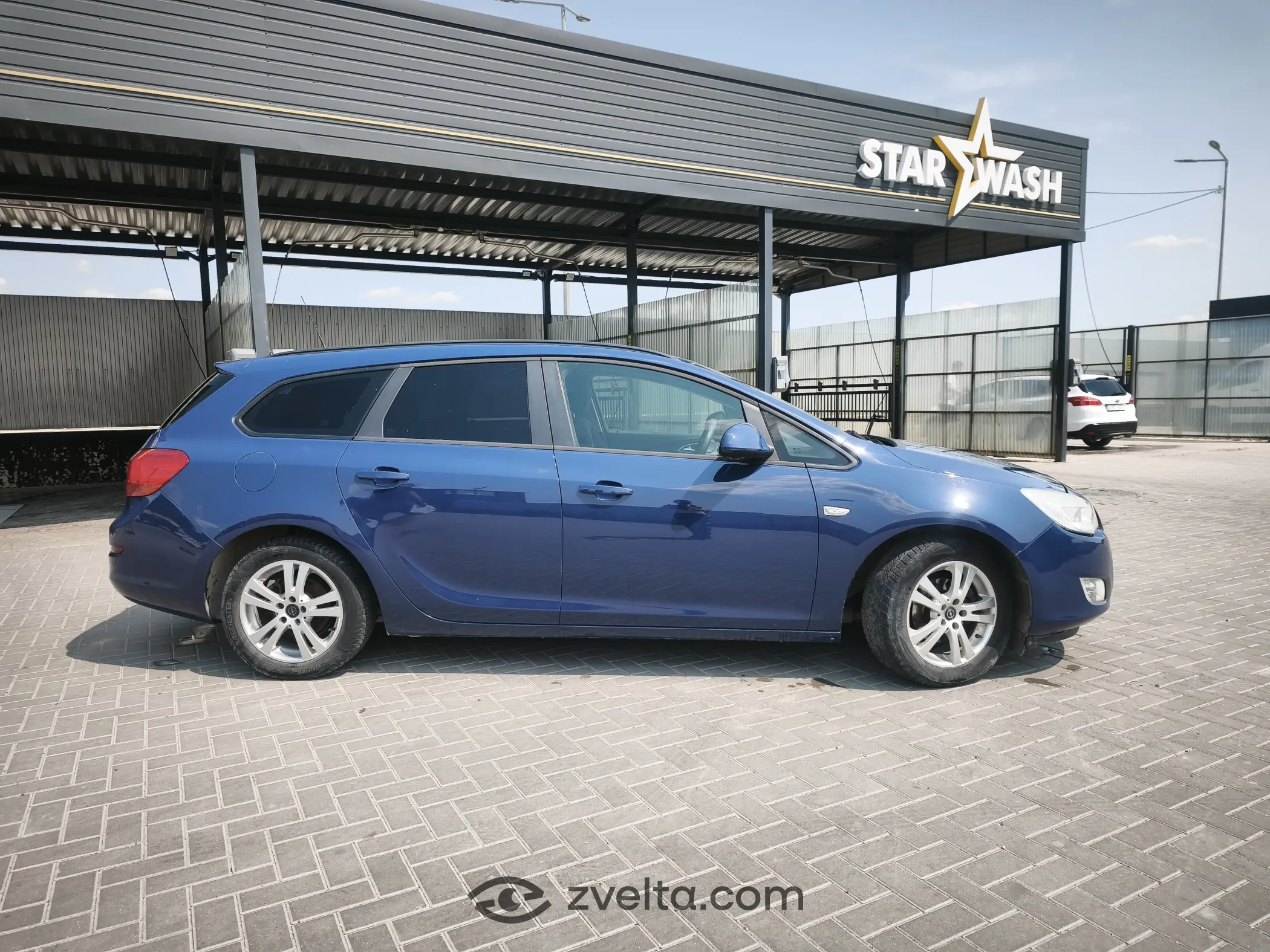 Car photo 5