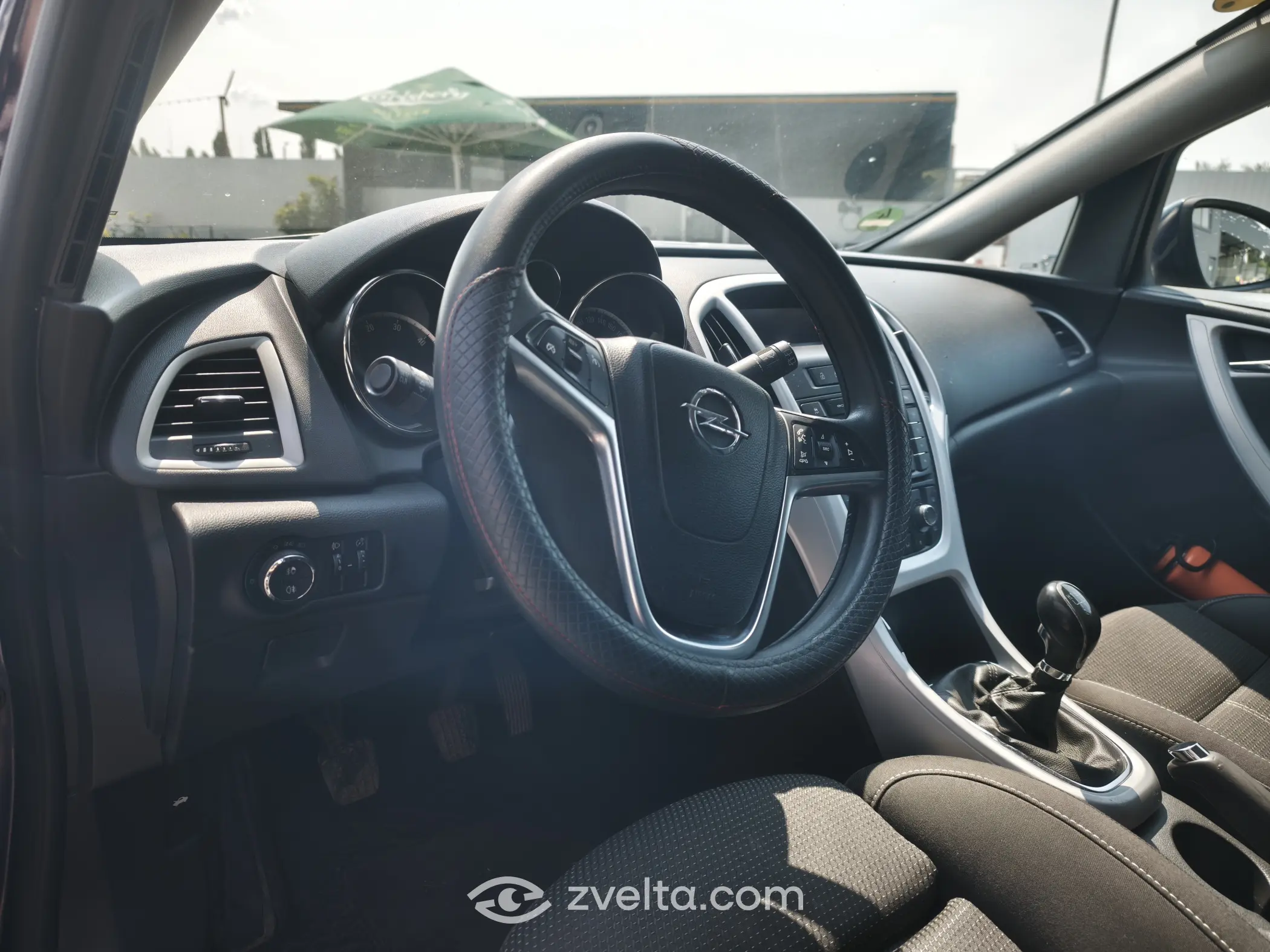 Car photo 8