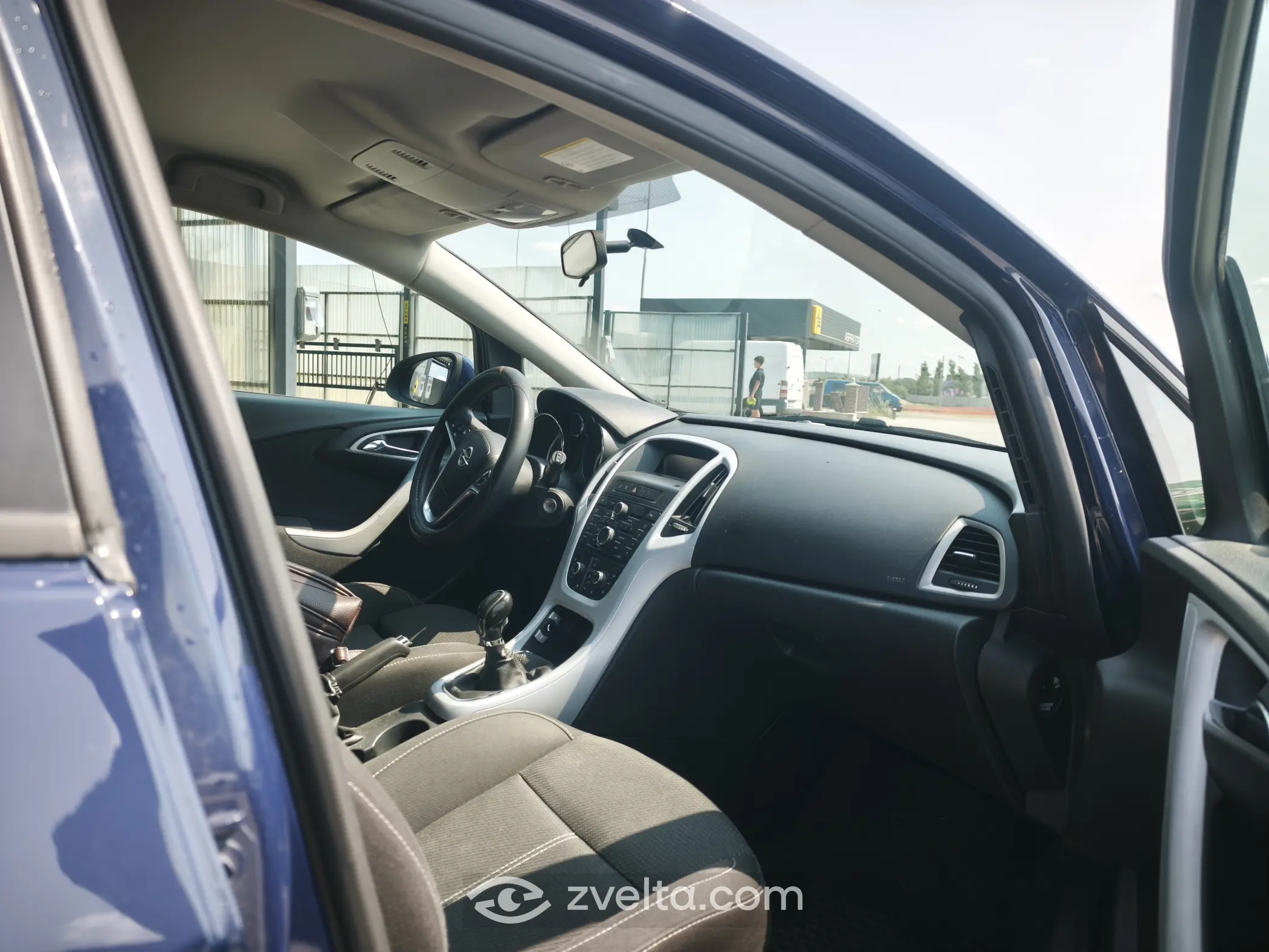 Car photo 10
