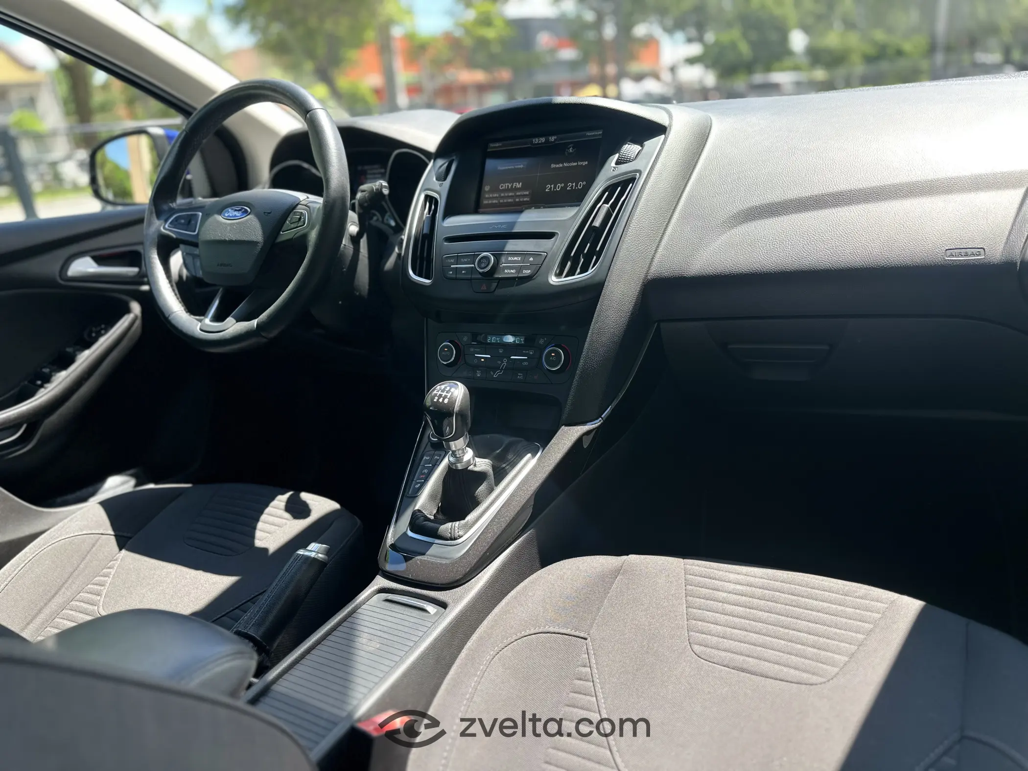 Car photo 5