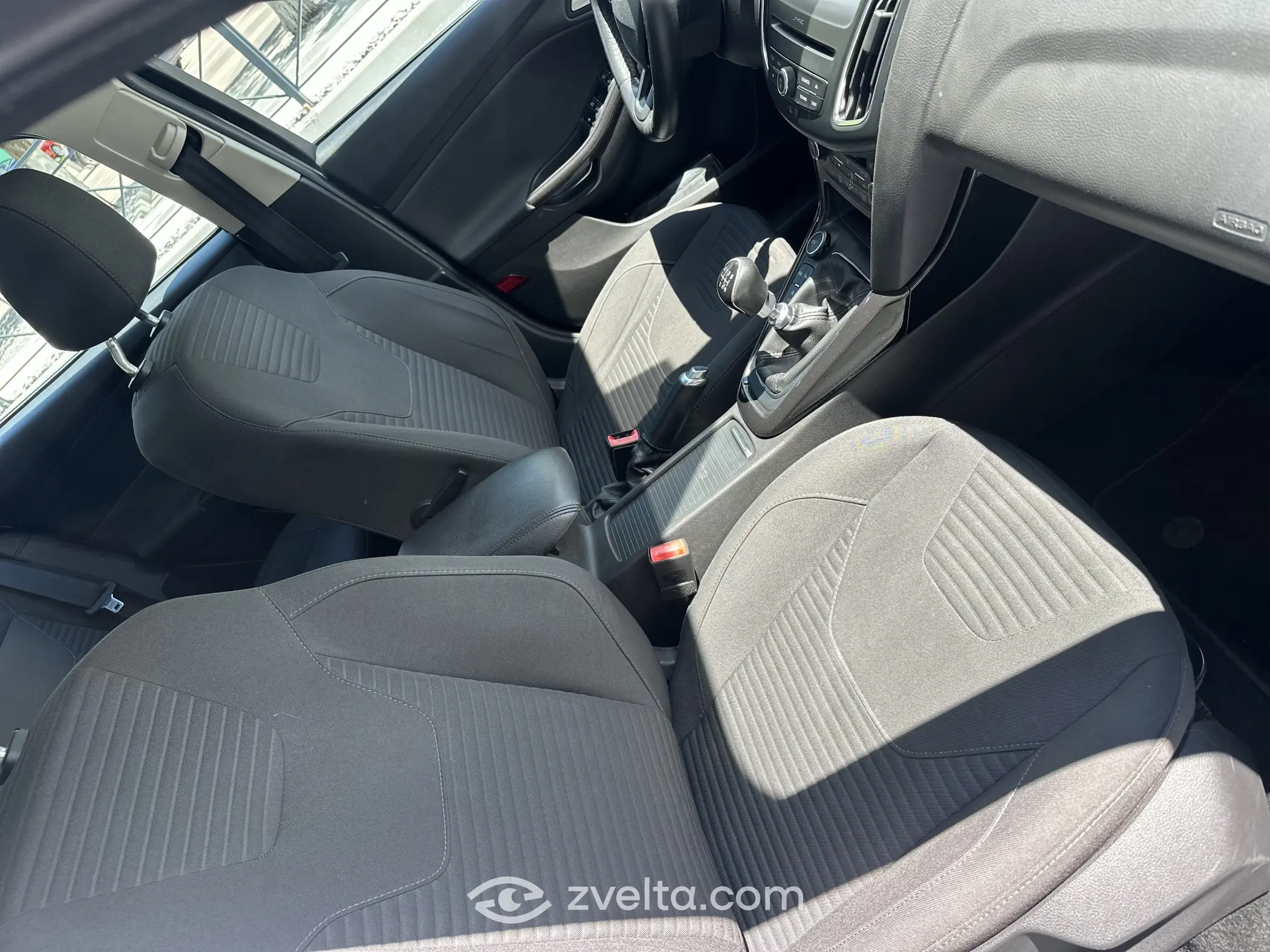 Car photo 6