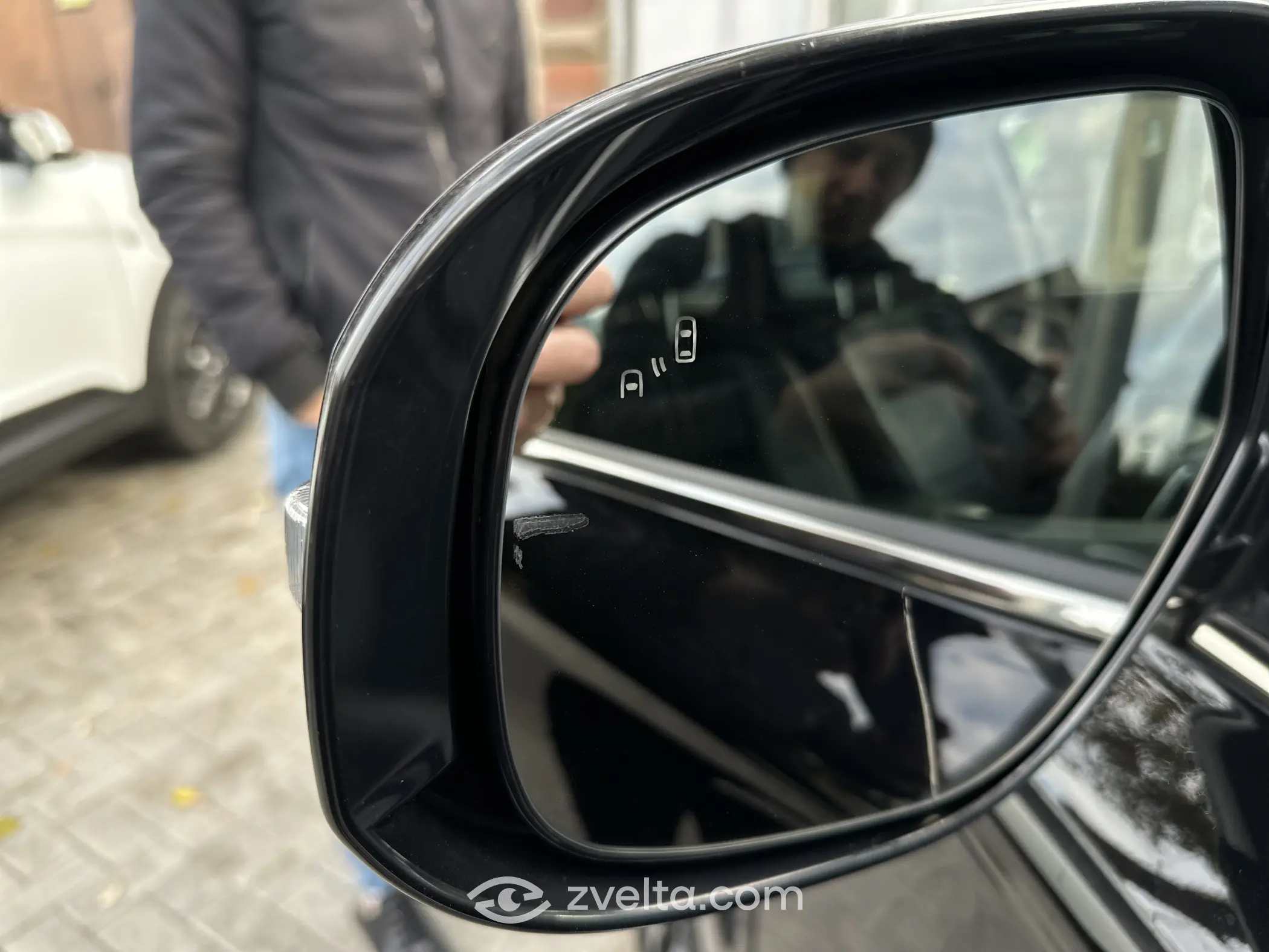 Car photo 19