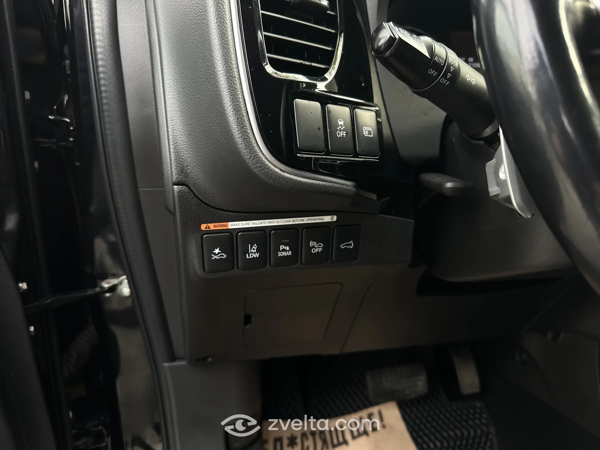 Car photo 9