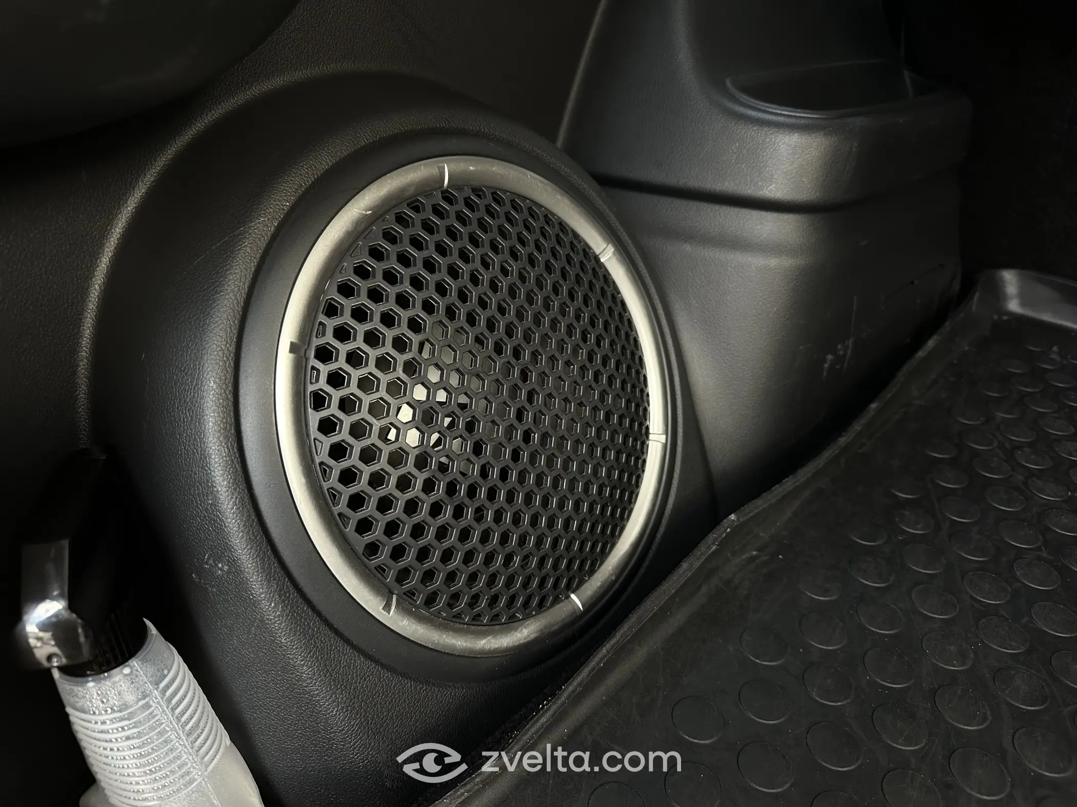 Car photo 16