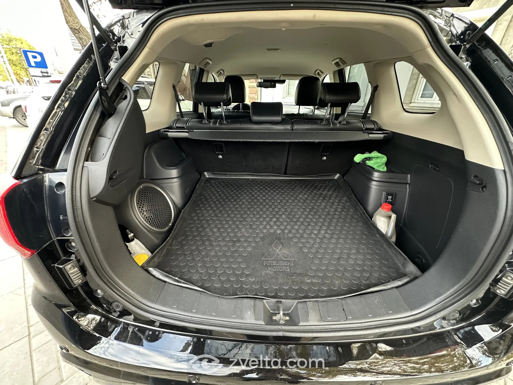 Car photo 15