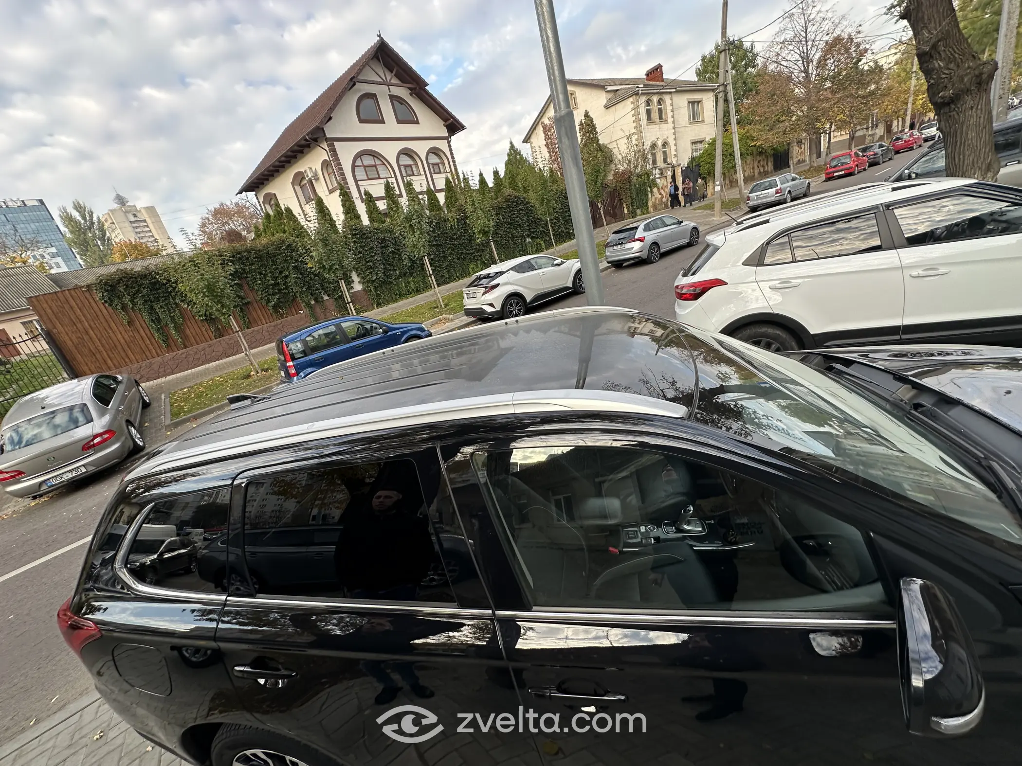 Car photo 26