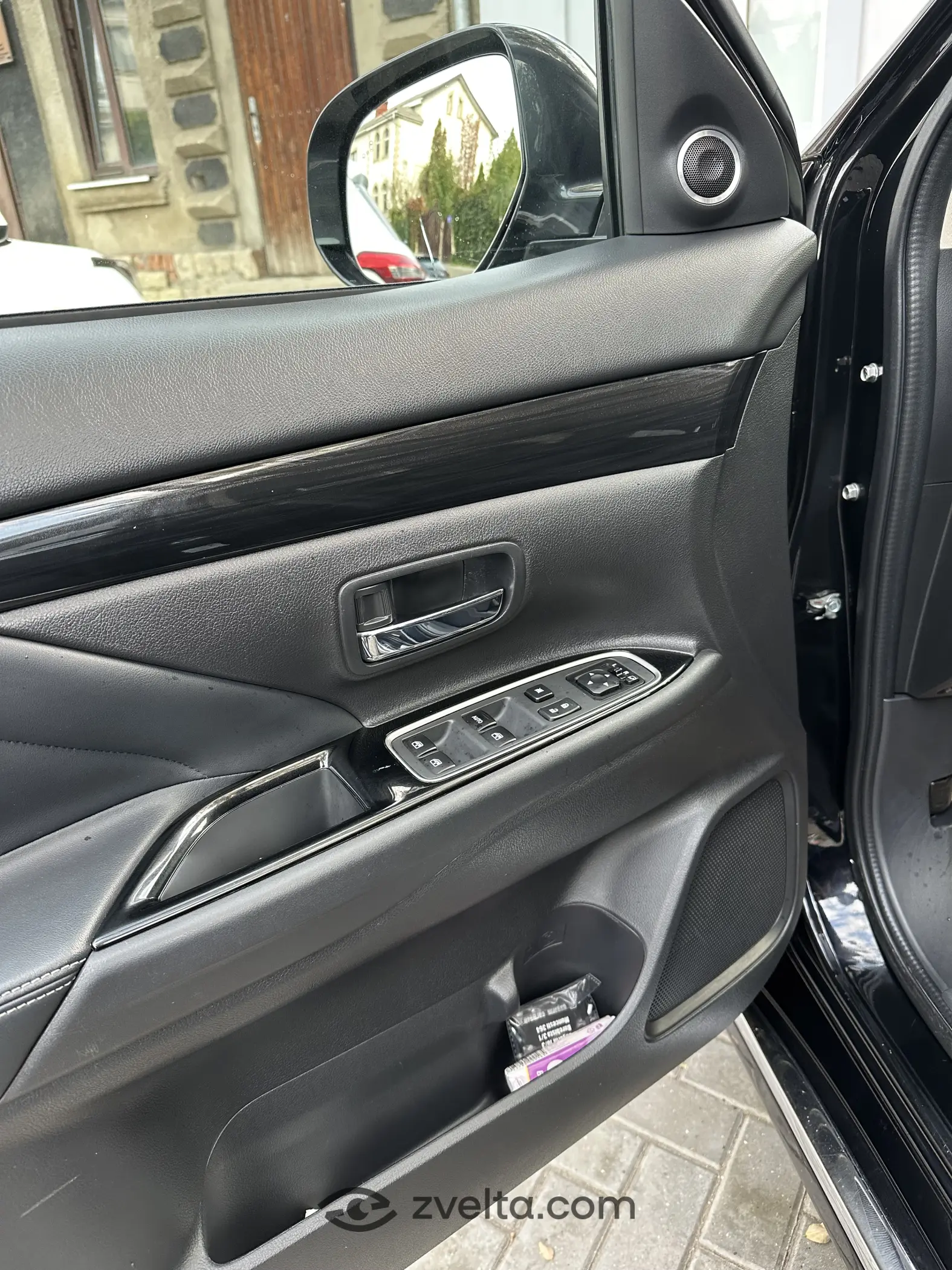 Car photo 25