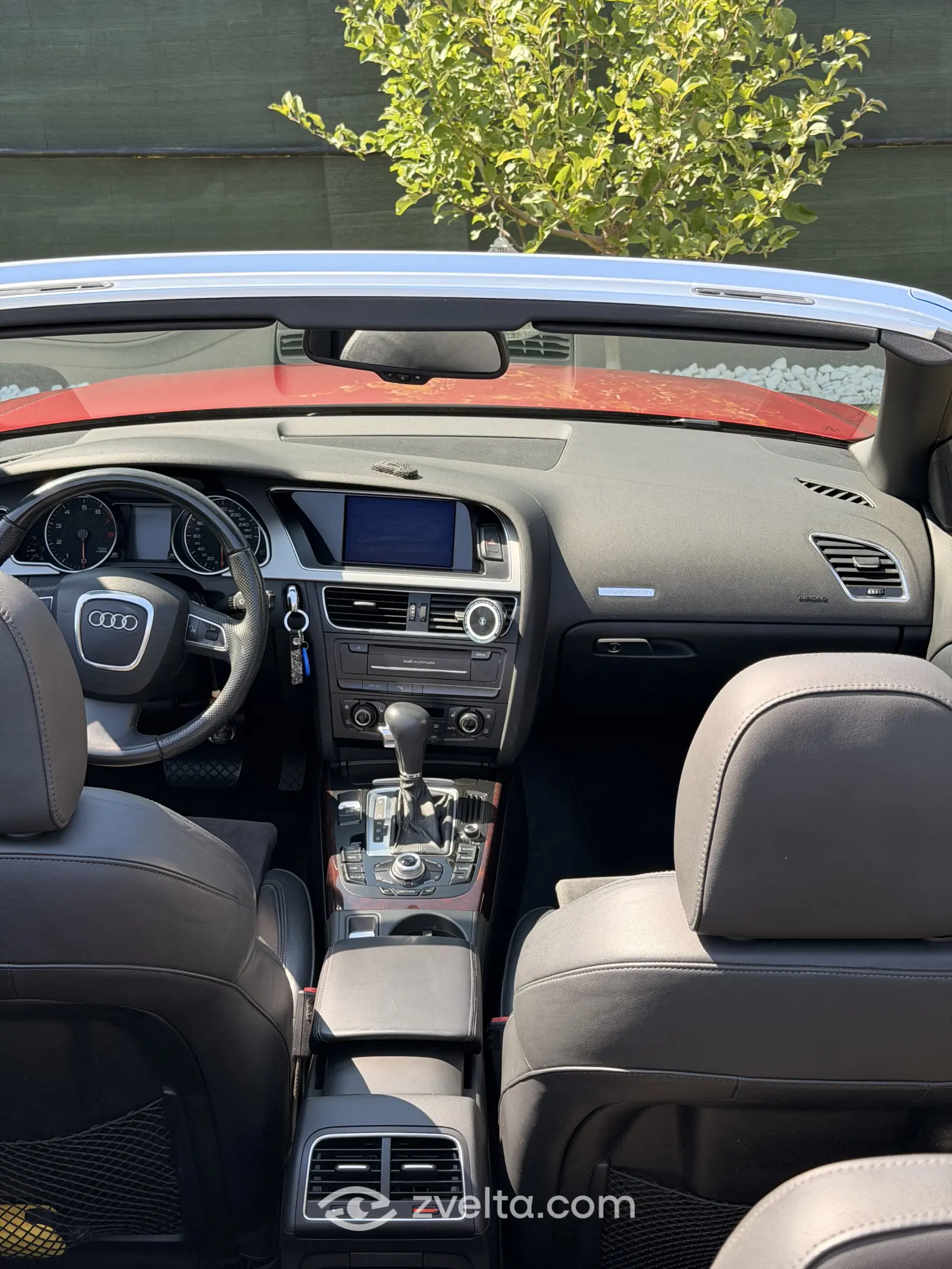 Car photo 9