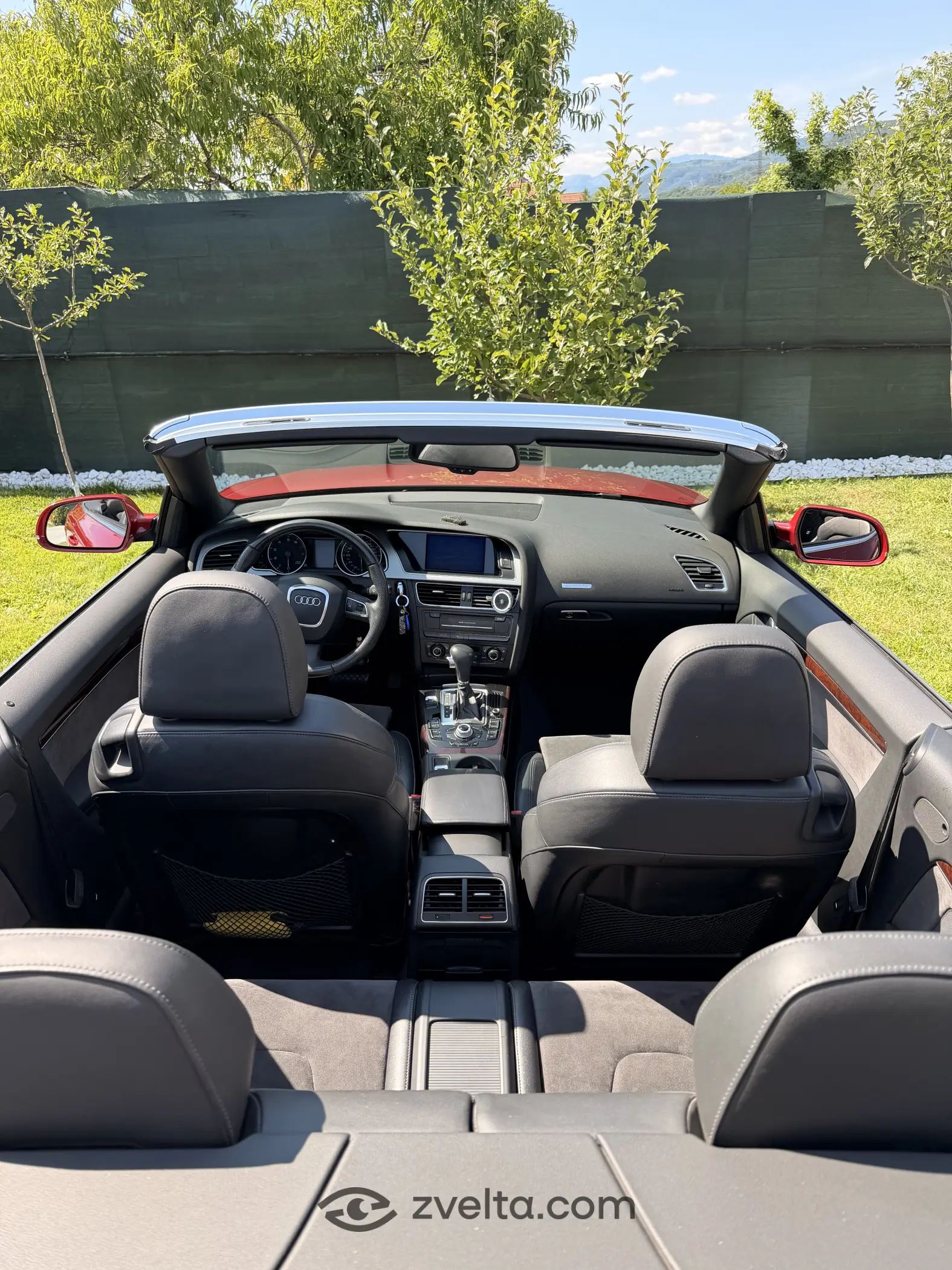 Car photo 10