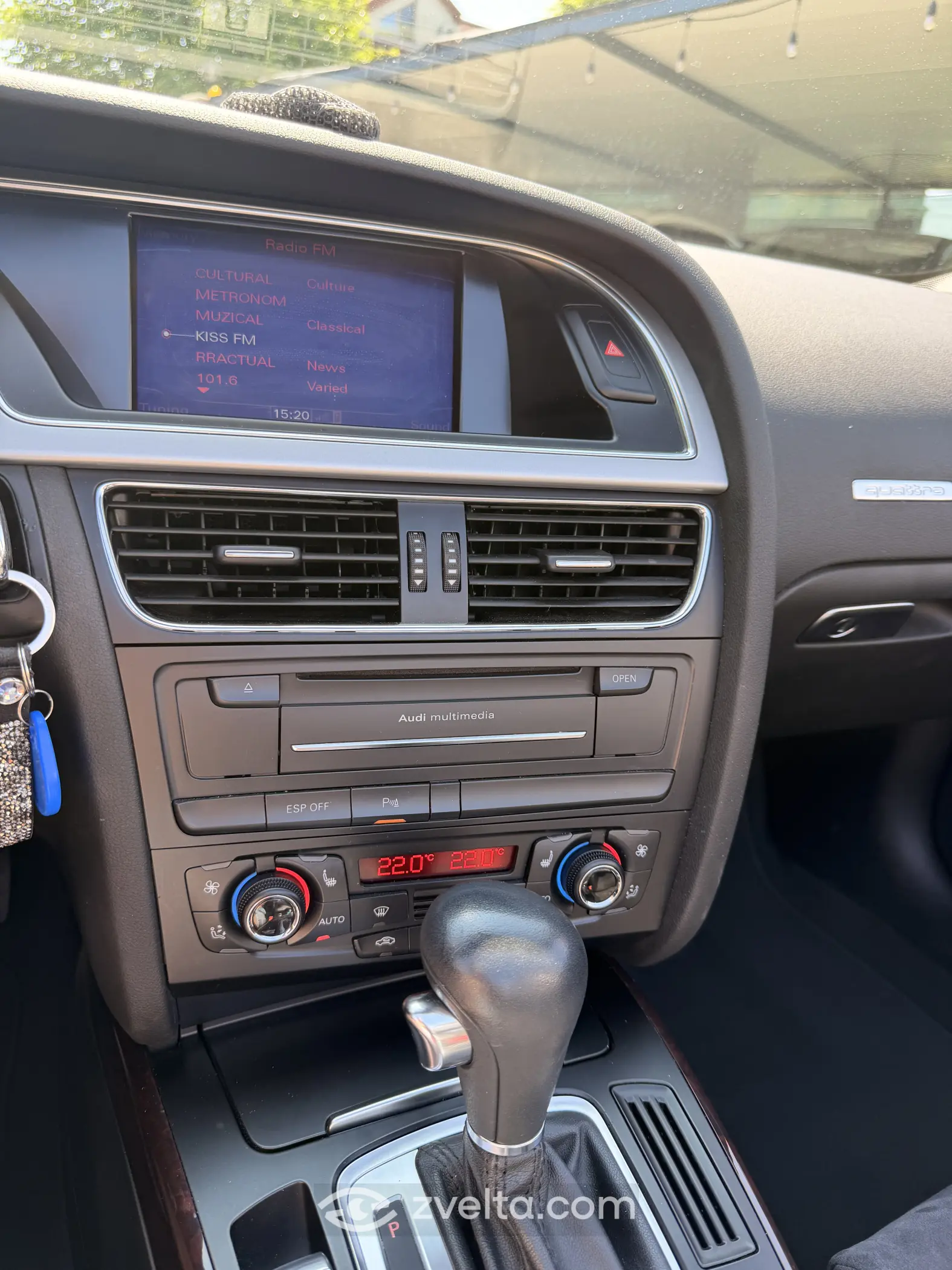 Car photo 12