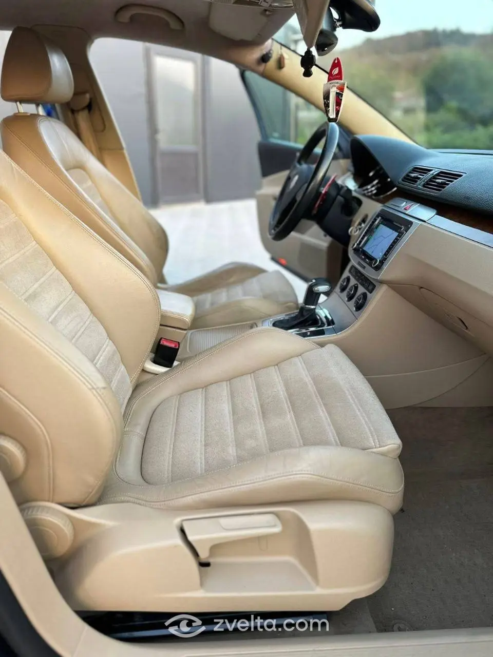 Car photo 3