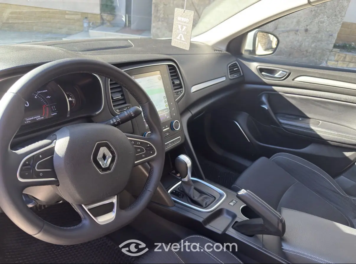Car photo 2