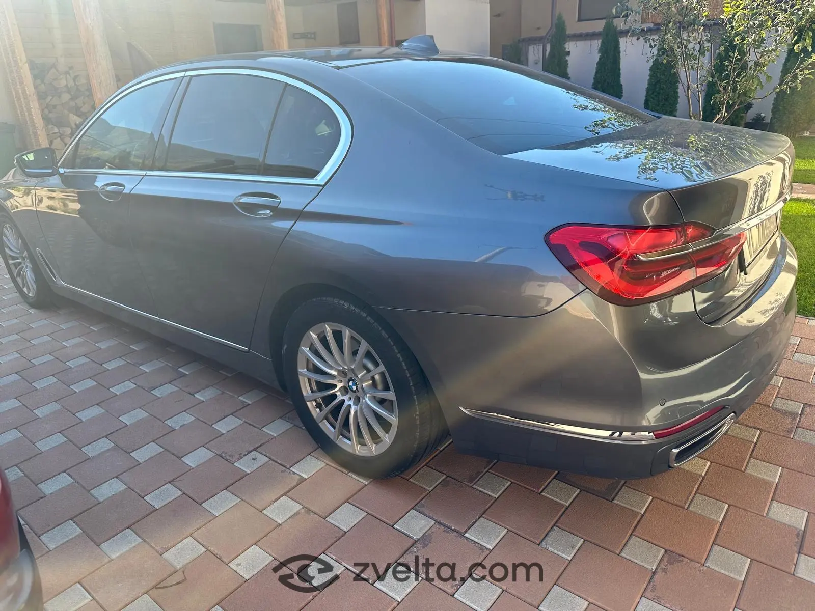 Car photo 4