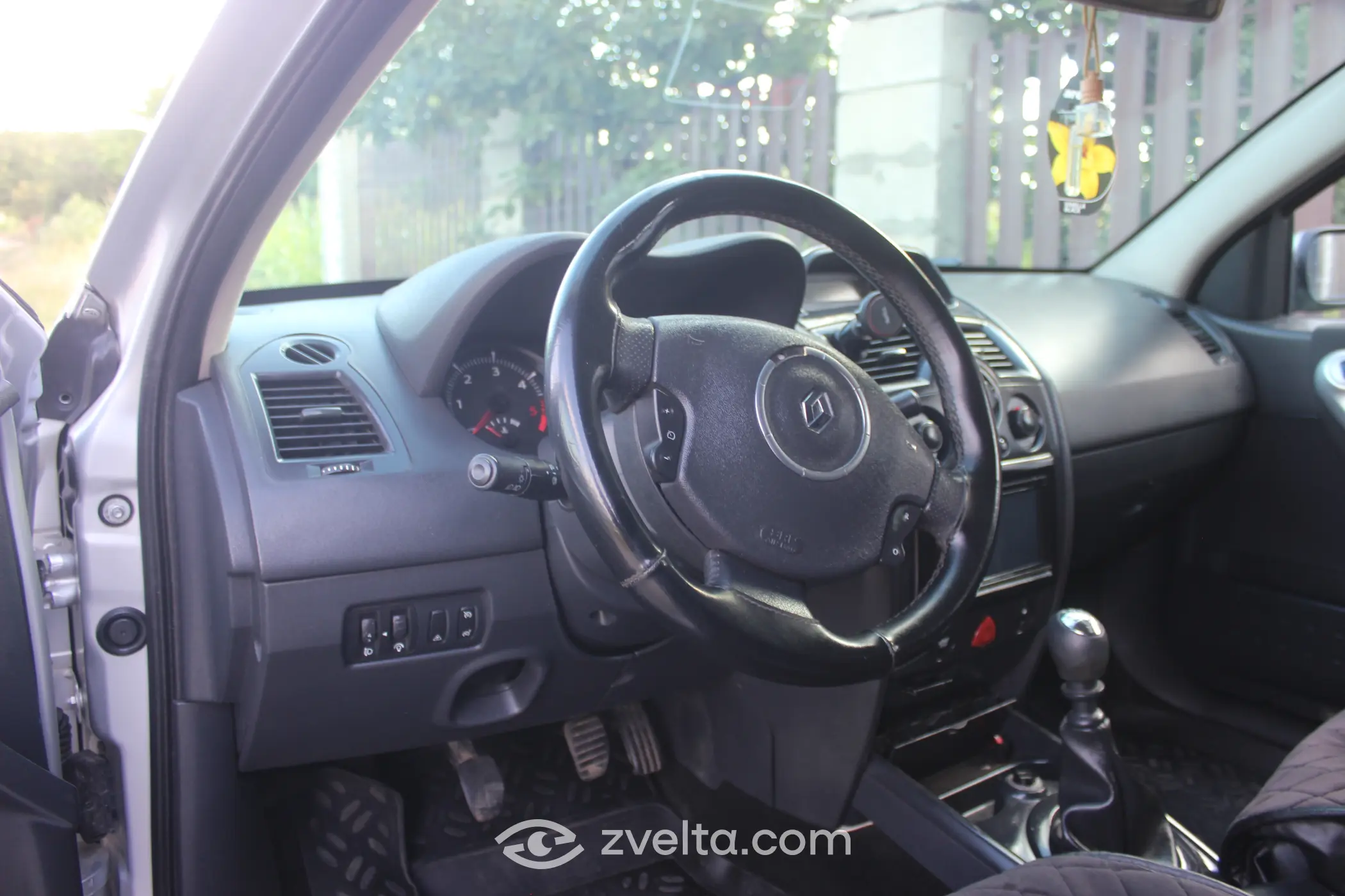 Car photo 5