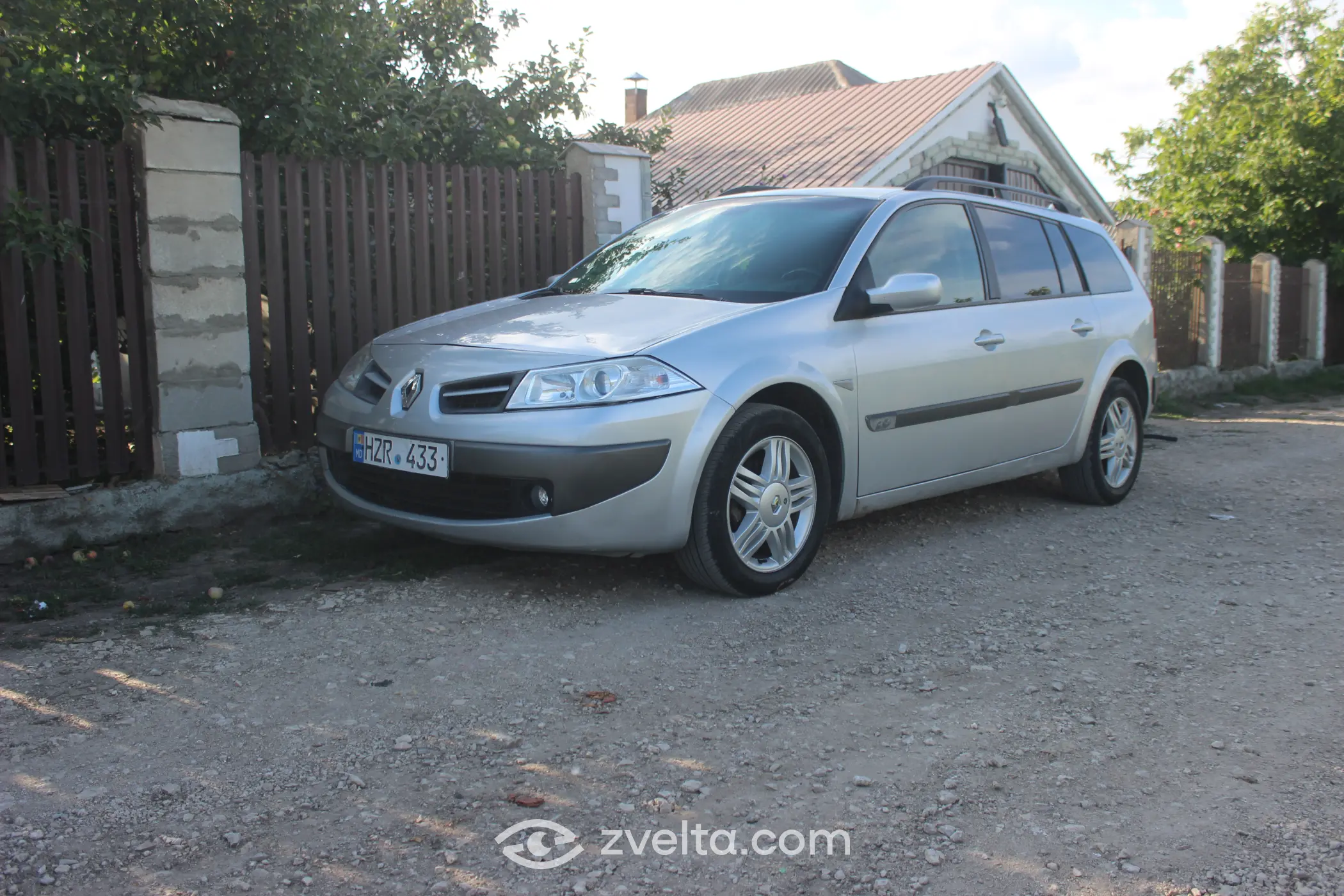 Car photo 3