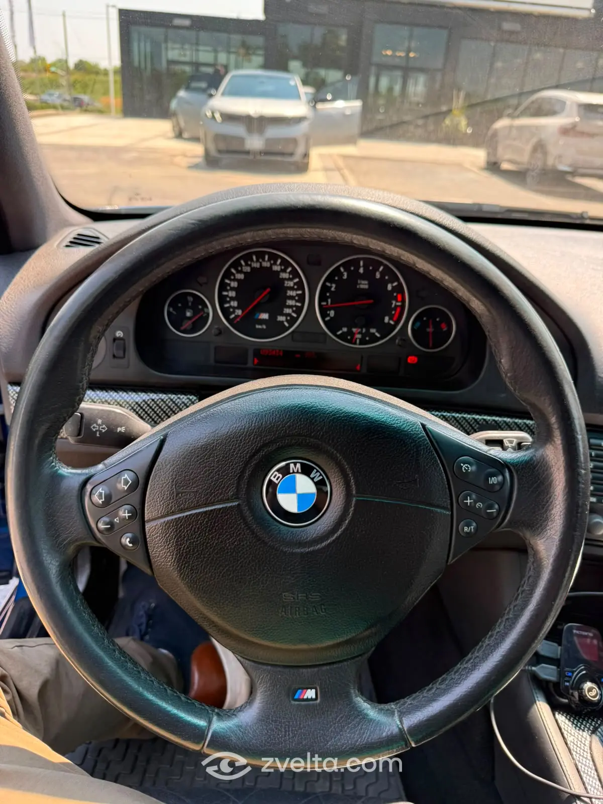 Car photo 4