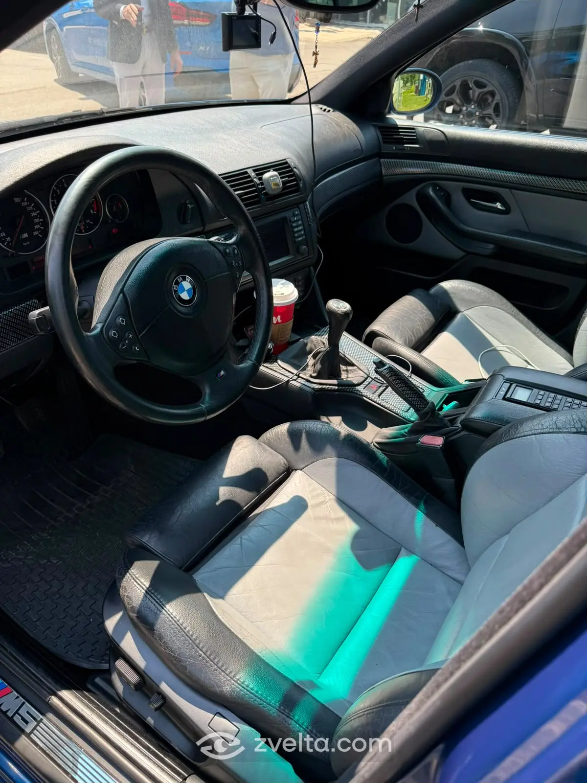 Car photo 3