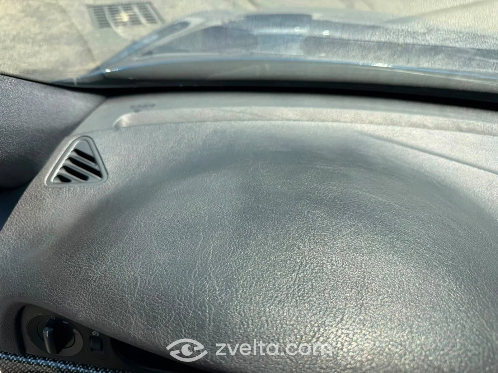 Car photo 6