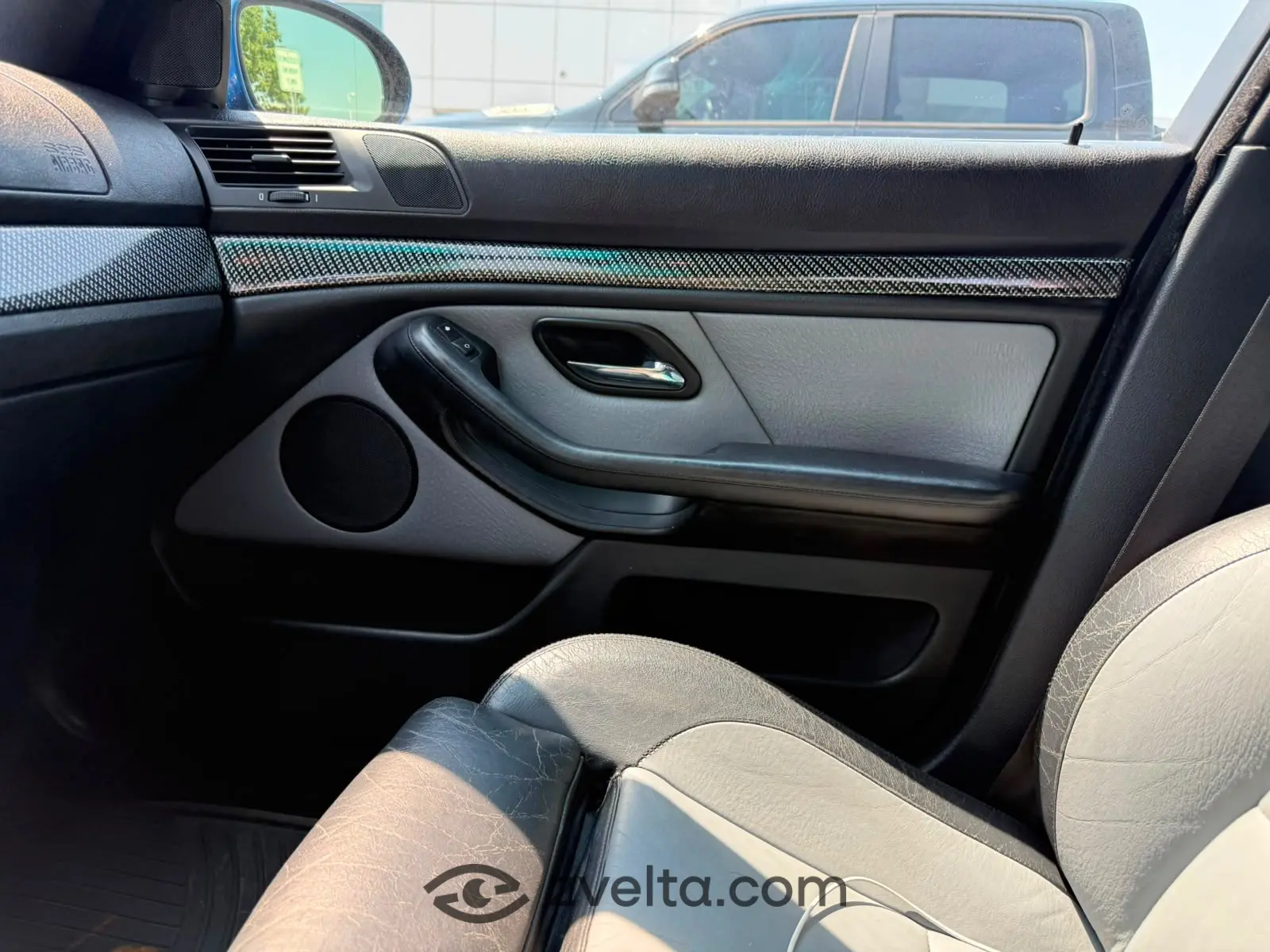 Car photo 8