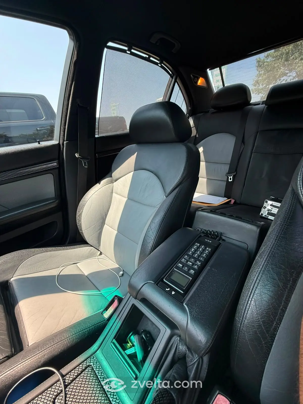 Car photo 10