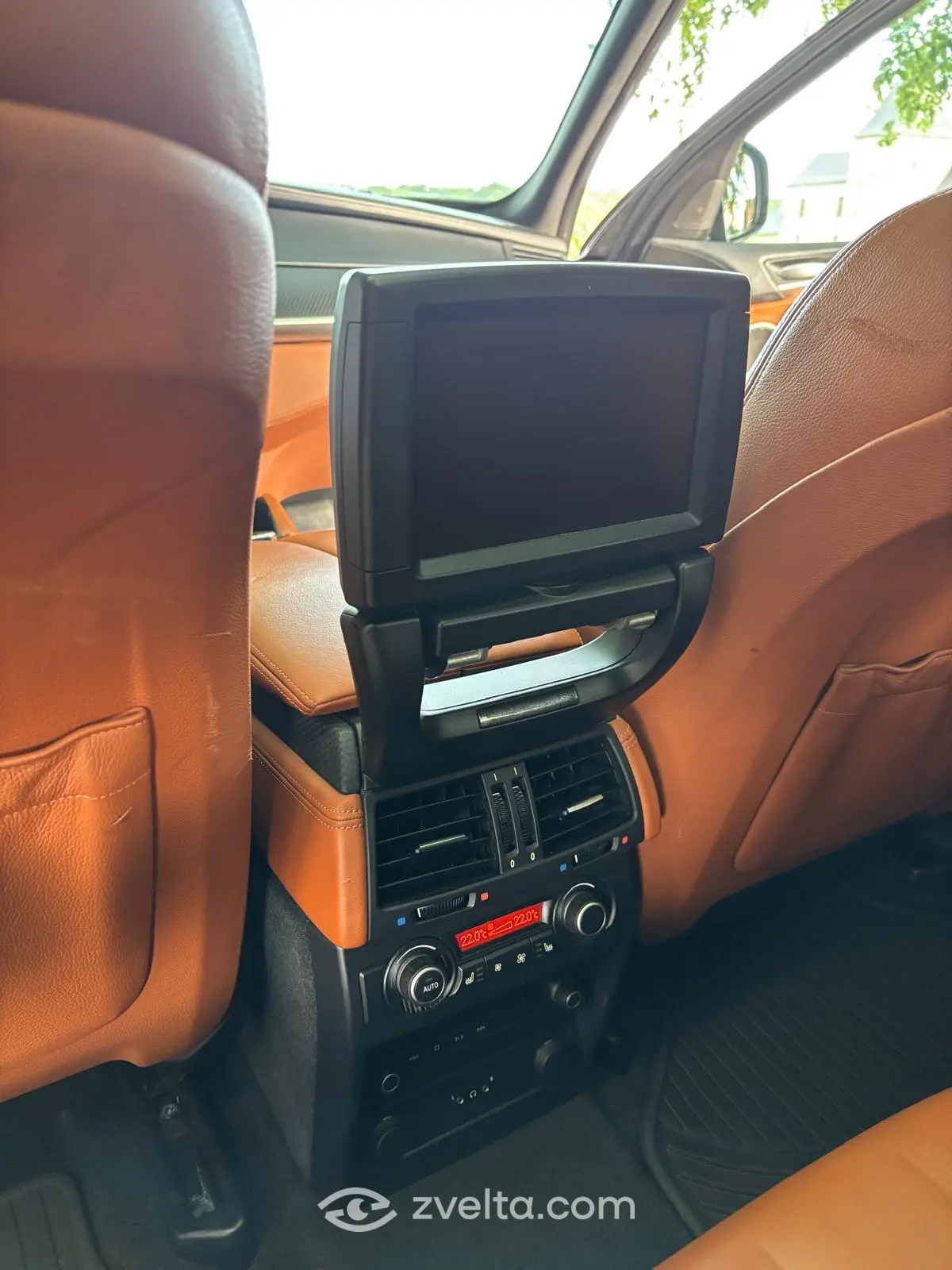 Car photo 9