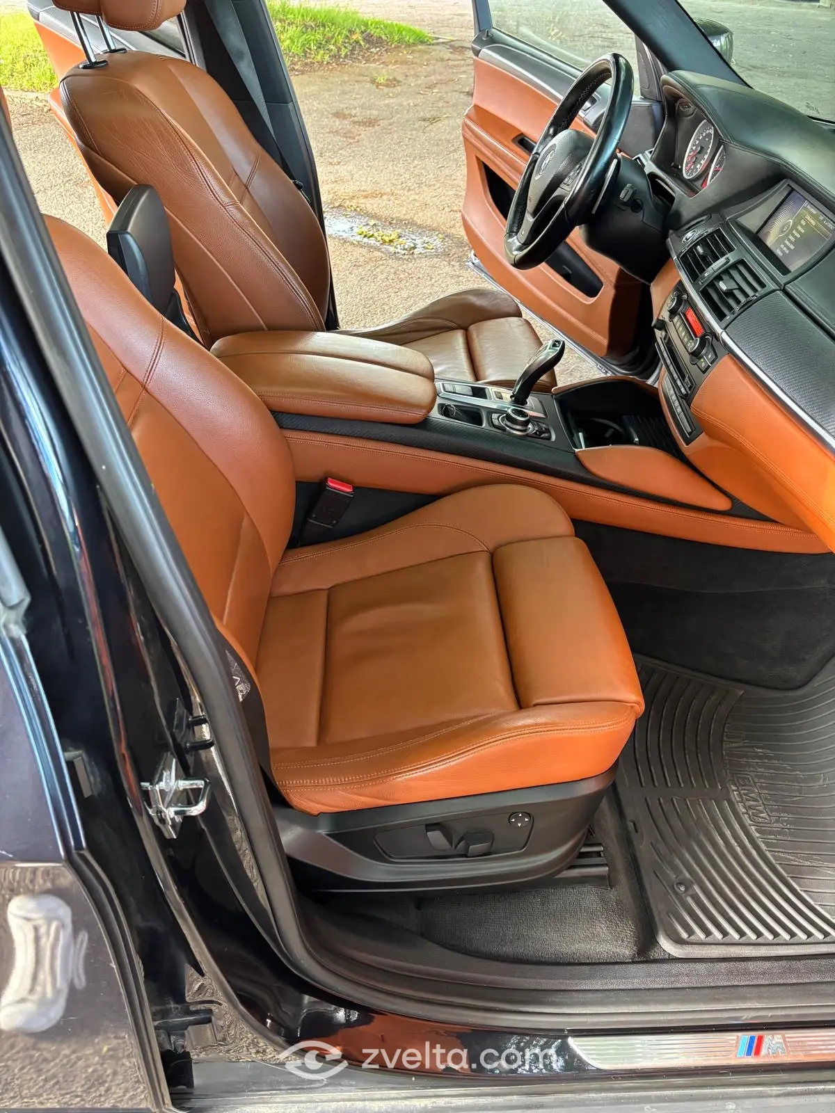 Car photo 4