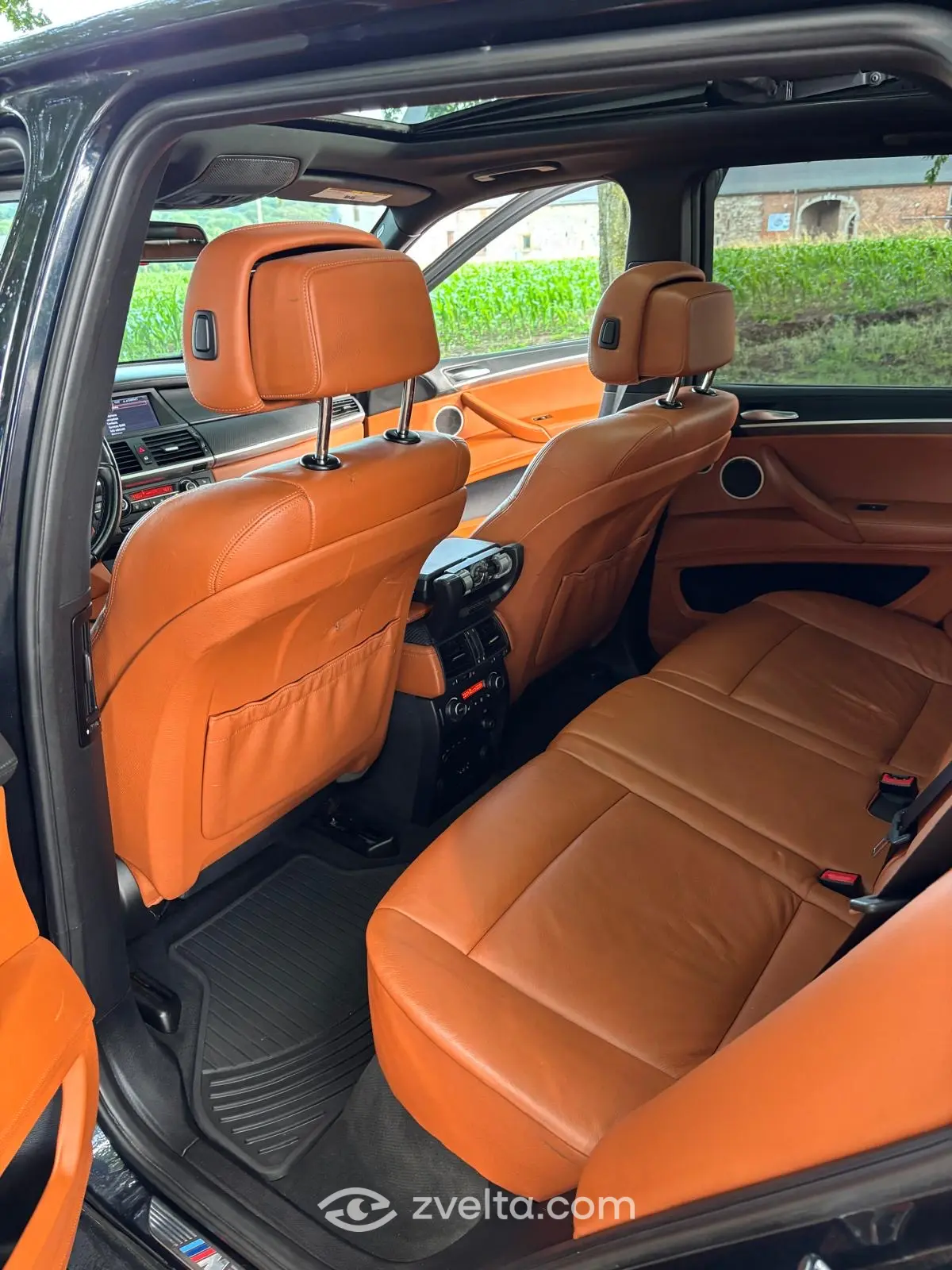 Car photo 8