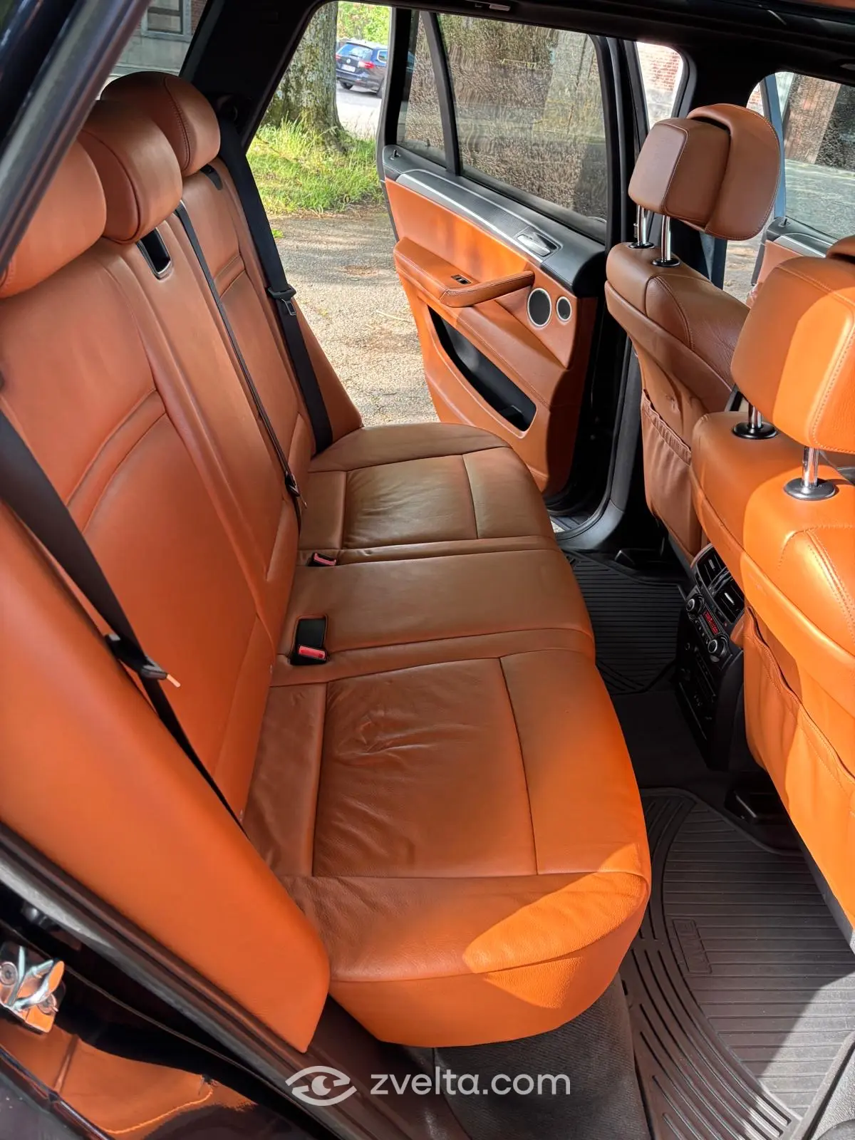 Car photo 6