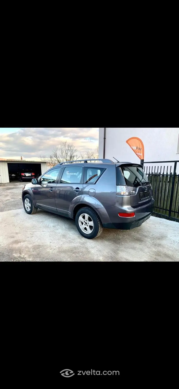 Car photo 6