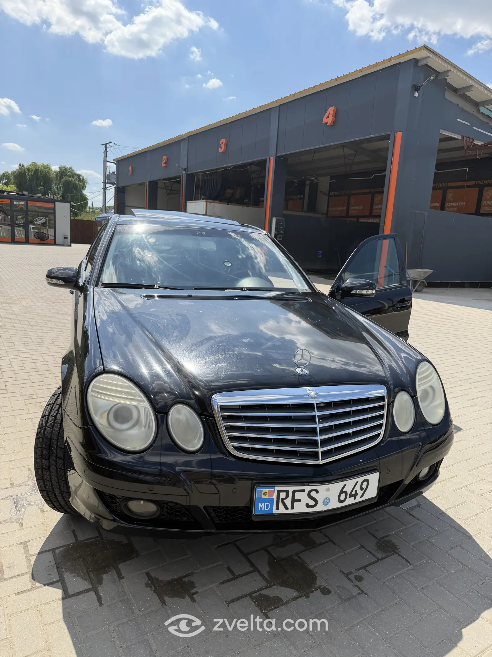 Car photo 1