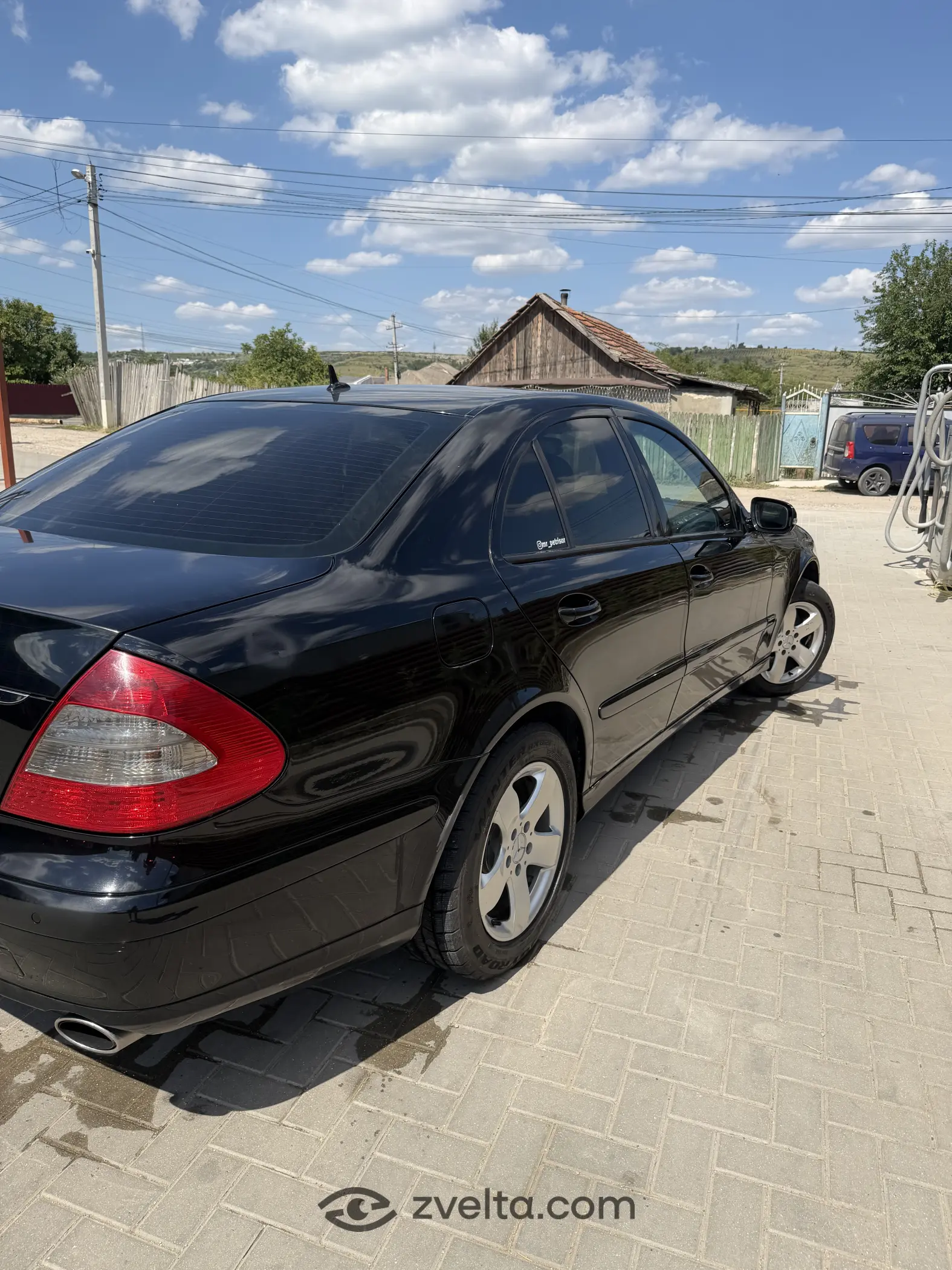 Car photo 4