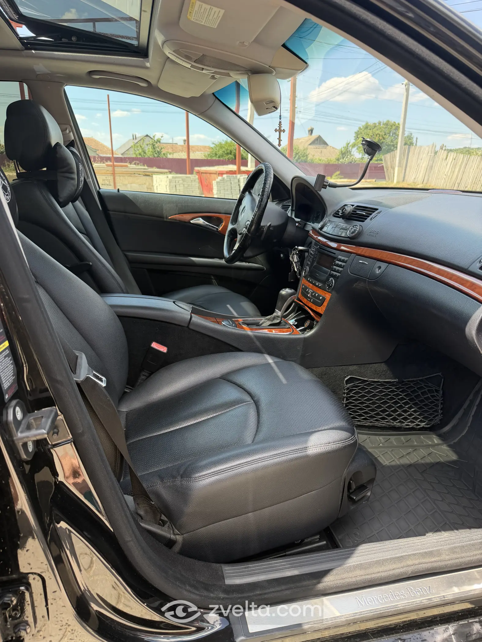 Car photo 6