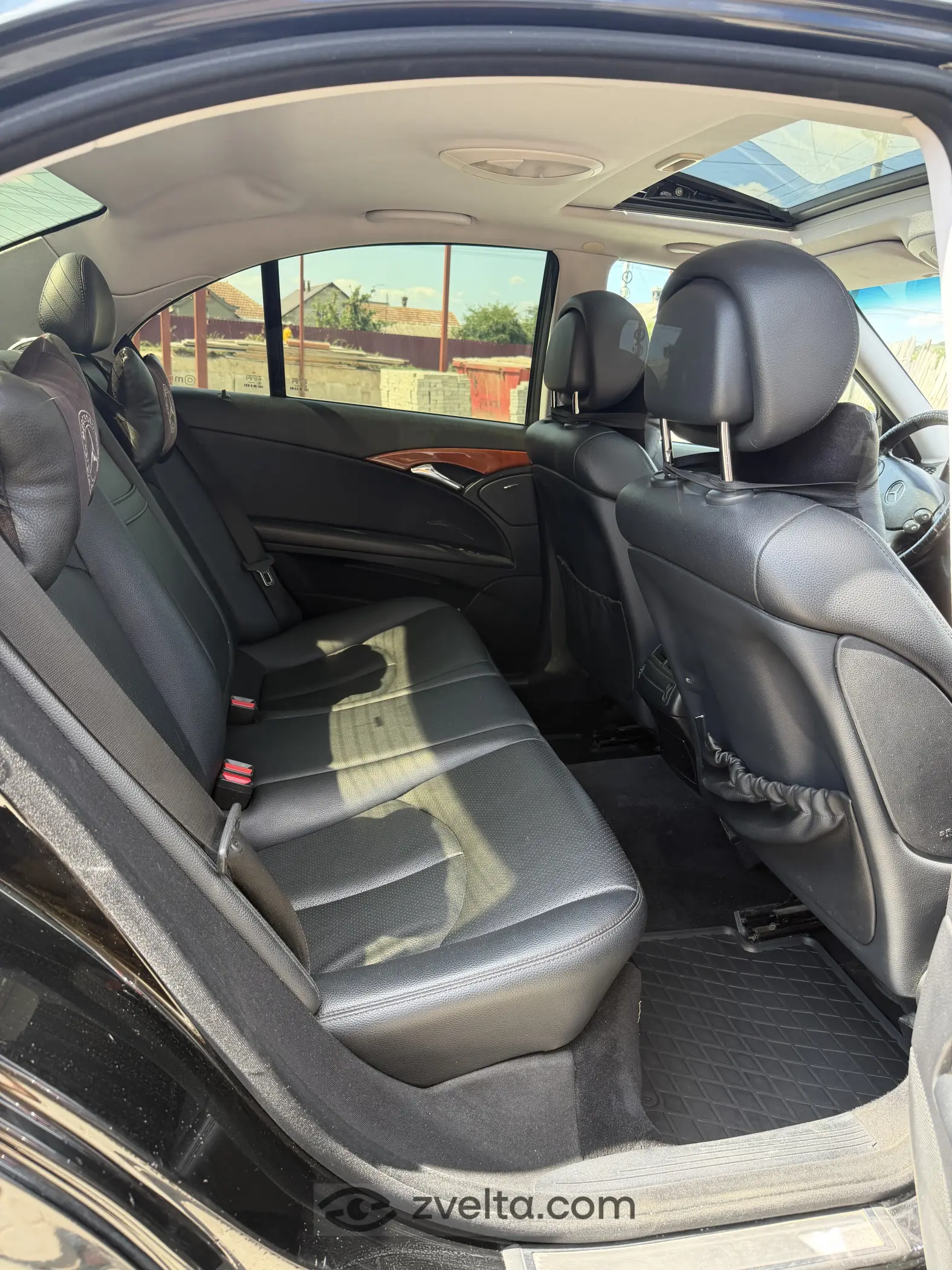 Car photo 7