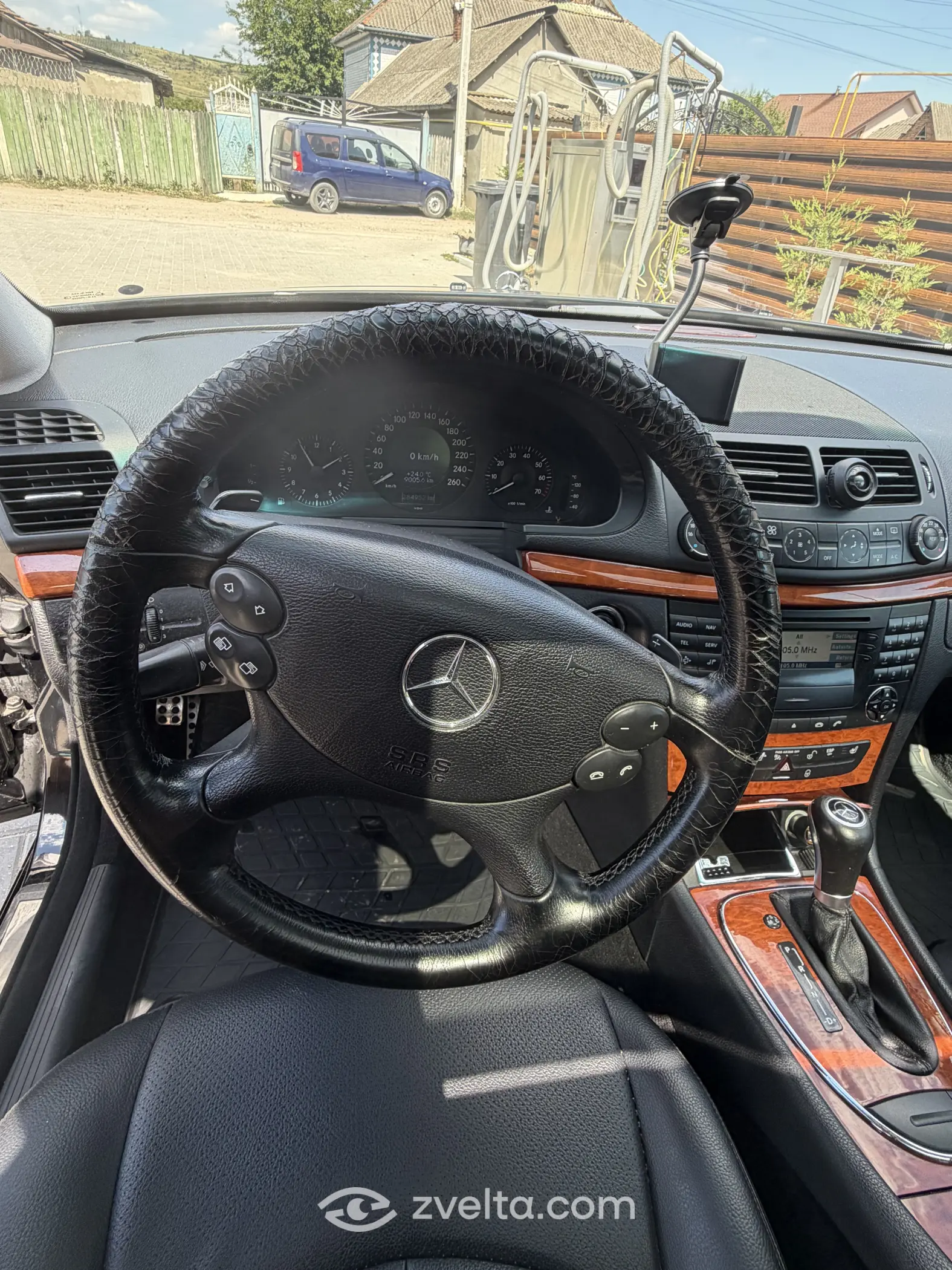 Car photo 8