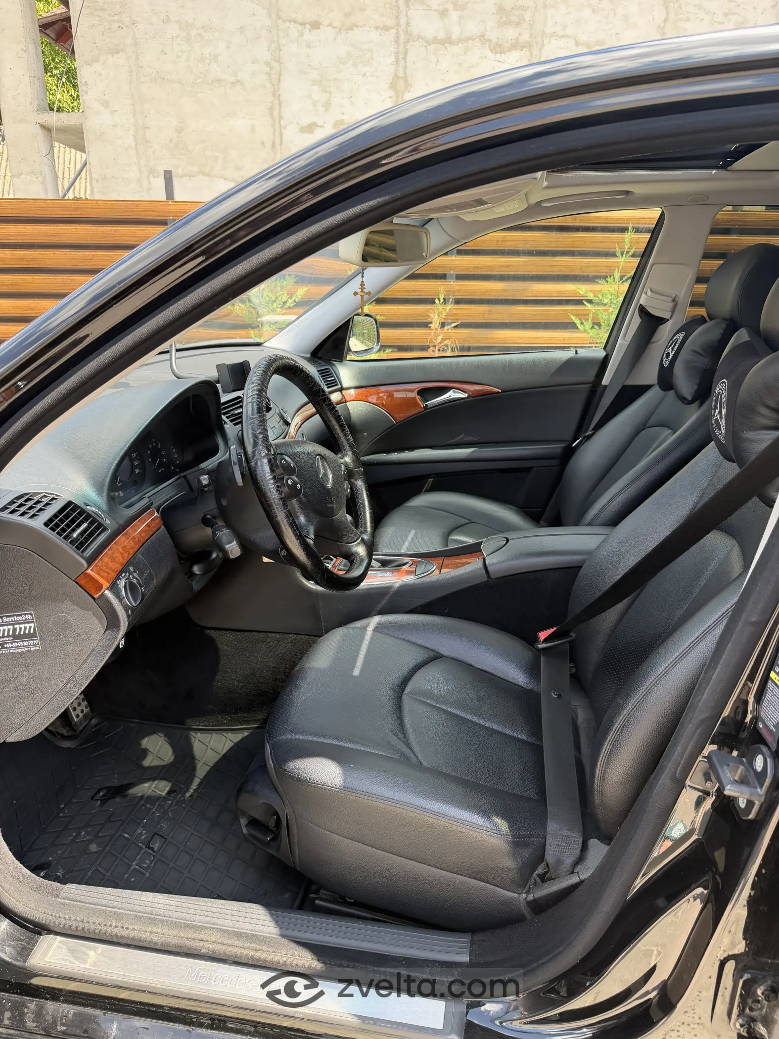 Car photo 5
